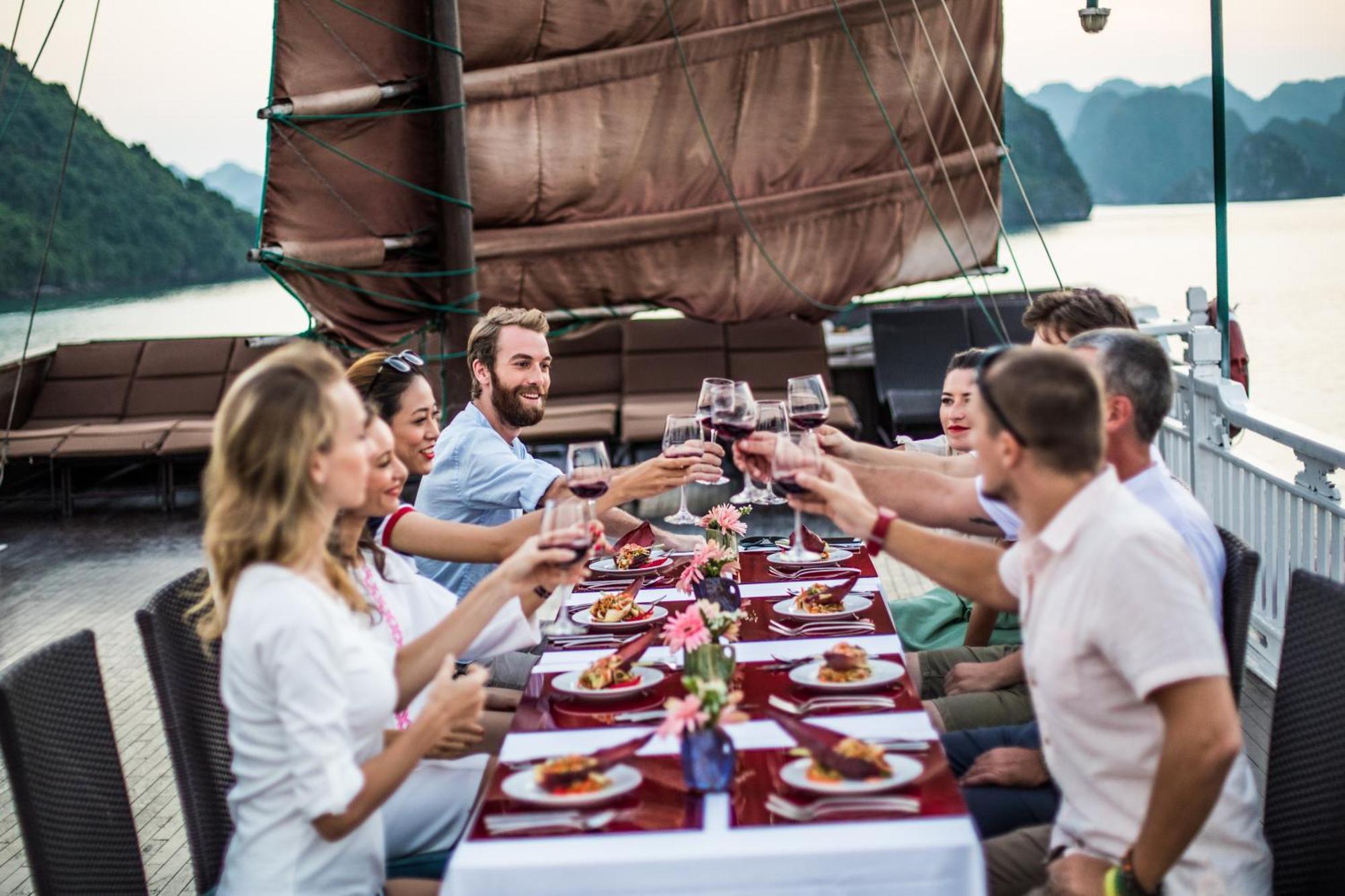 Bhaya Halong Cruises
