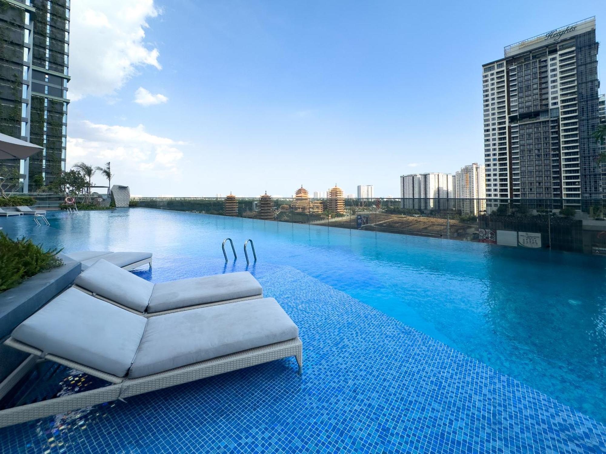 Nu In Lumiere Riverside - Distric 2 *