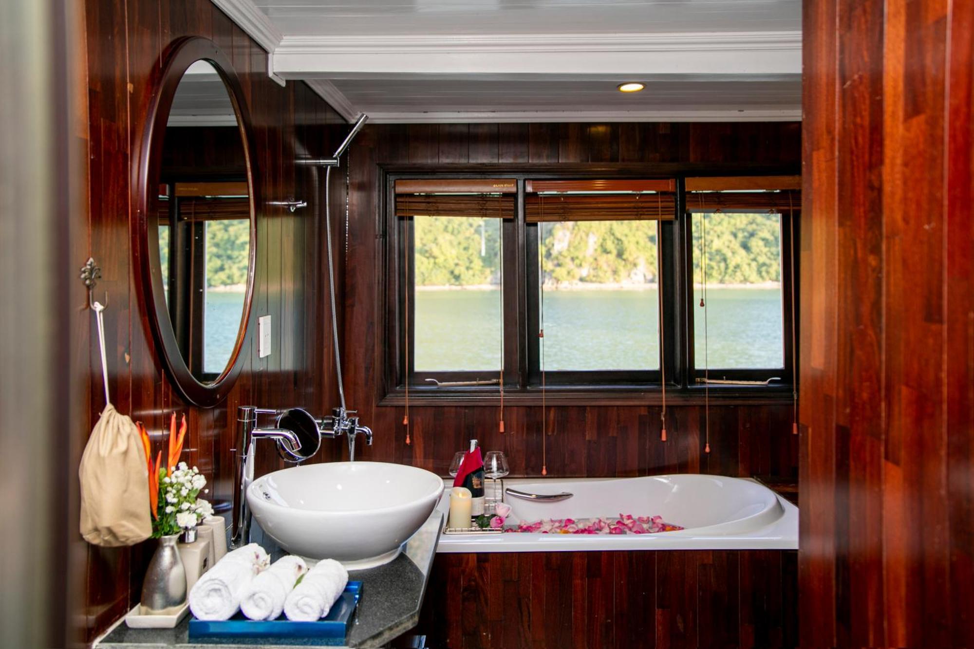 Bhaya Halong Cruises Ha Long