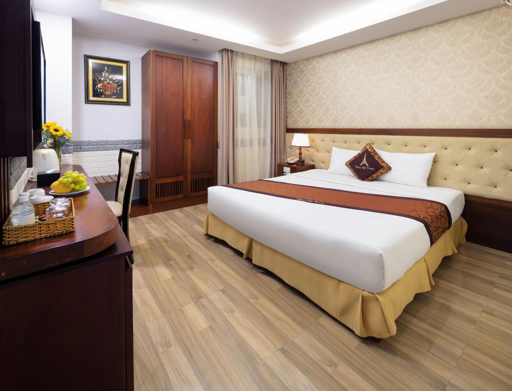Paris Luxury & Hotel