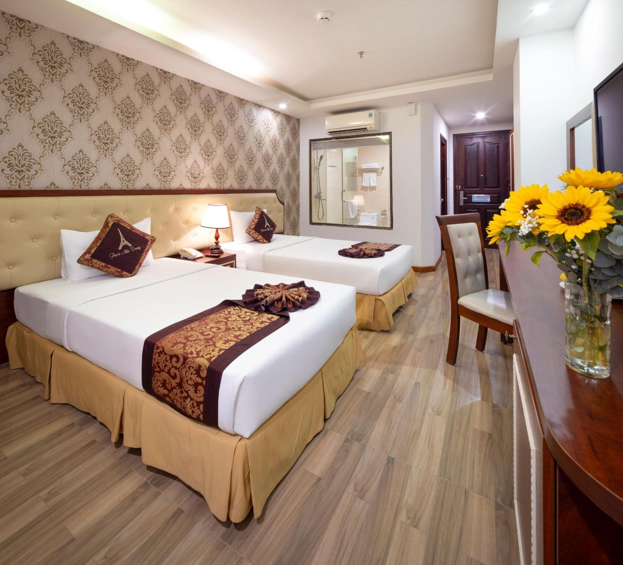 Paris Luxury & Hotel