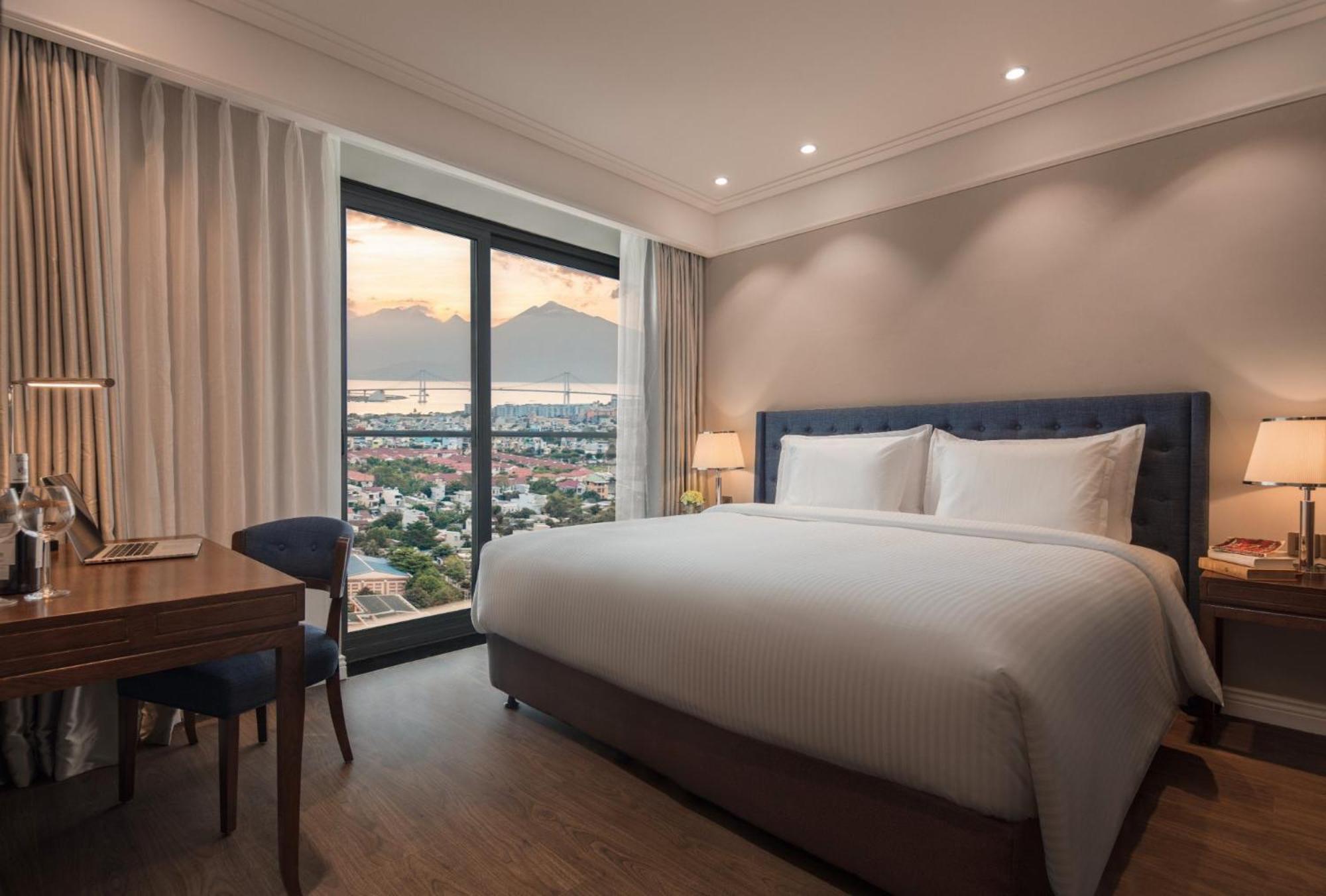 Luxurious Ocean View - My Khe Front - Hinata Apartment Da Nang