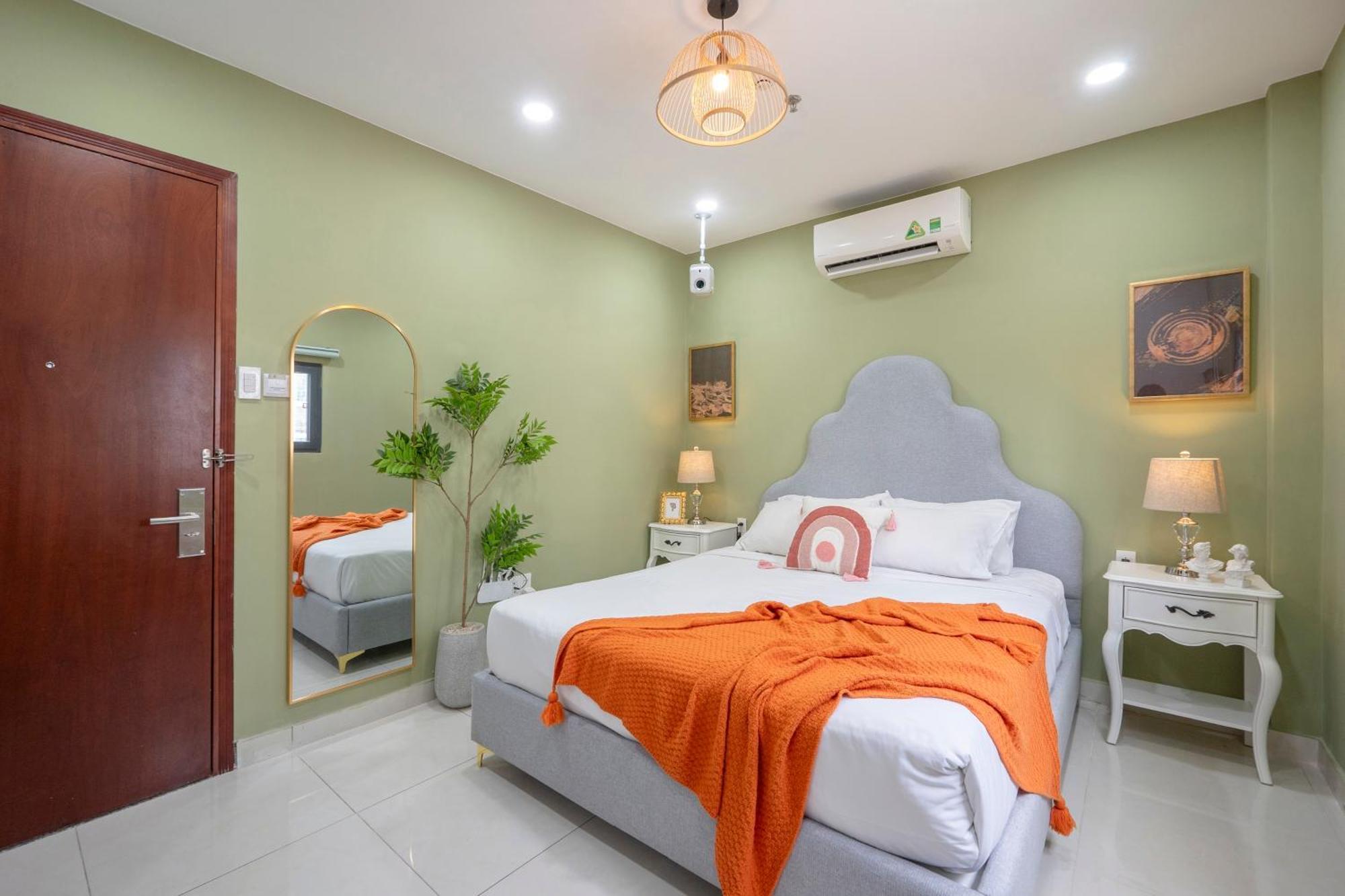 Amila Nguyen Hue By Sazi