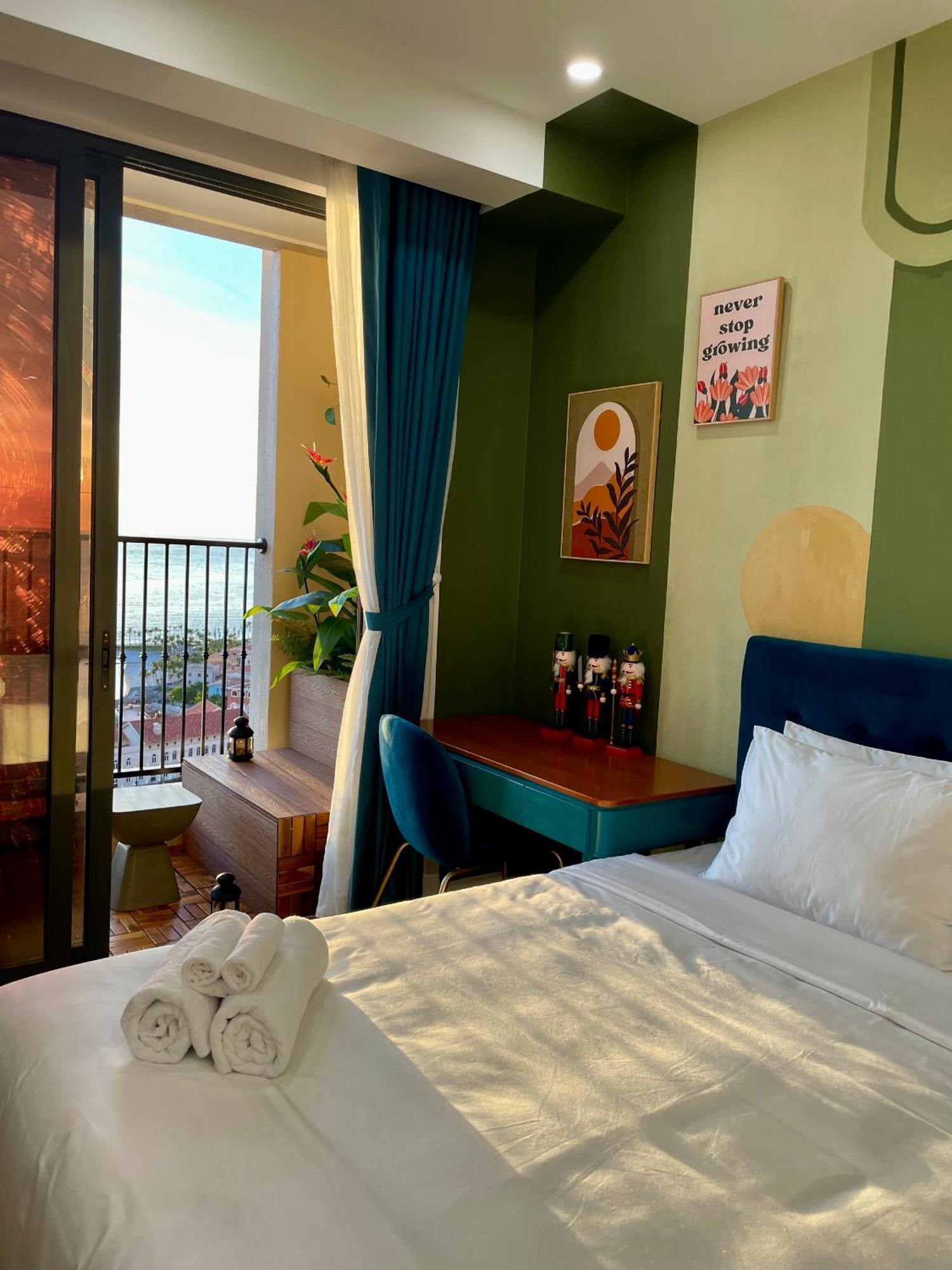 Sea Gallery Luxury Apartment