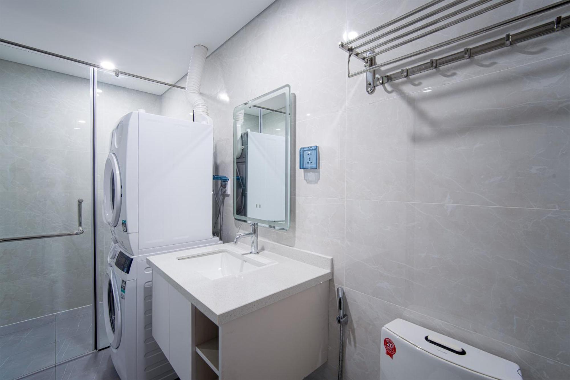 Aparthotel Hsuites Riverside And