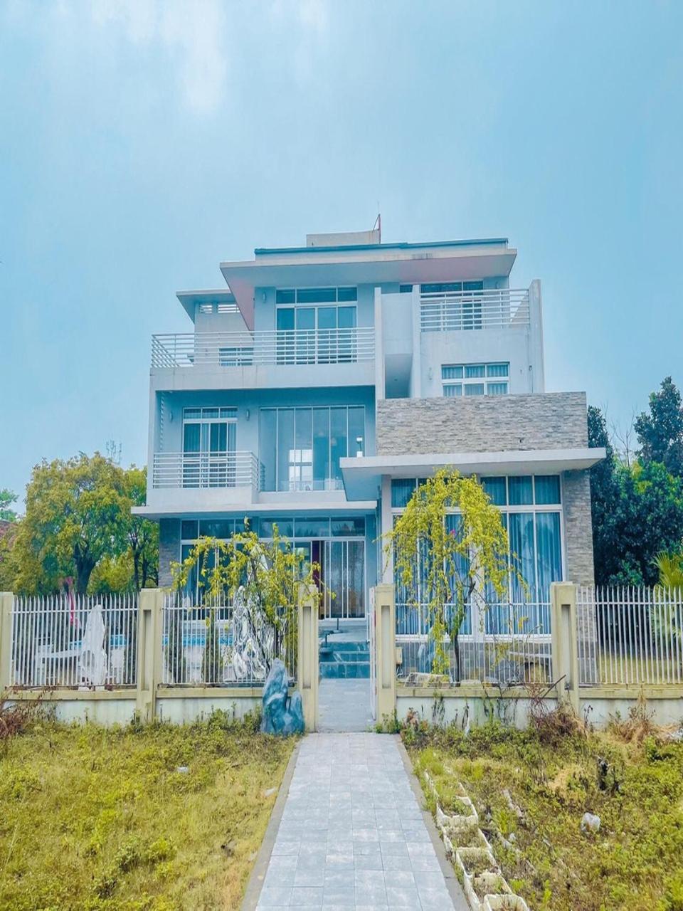 Chuoi 9 Ngu Tuan Chau - San Vuon - Be Boi Rong - View Bien