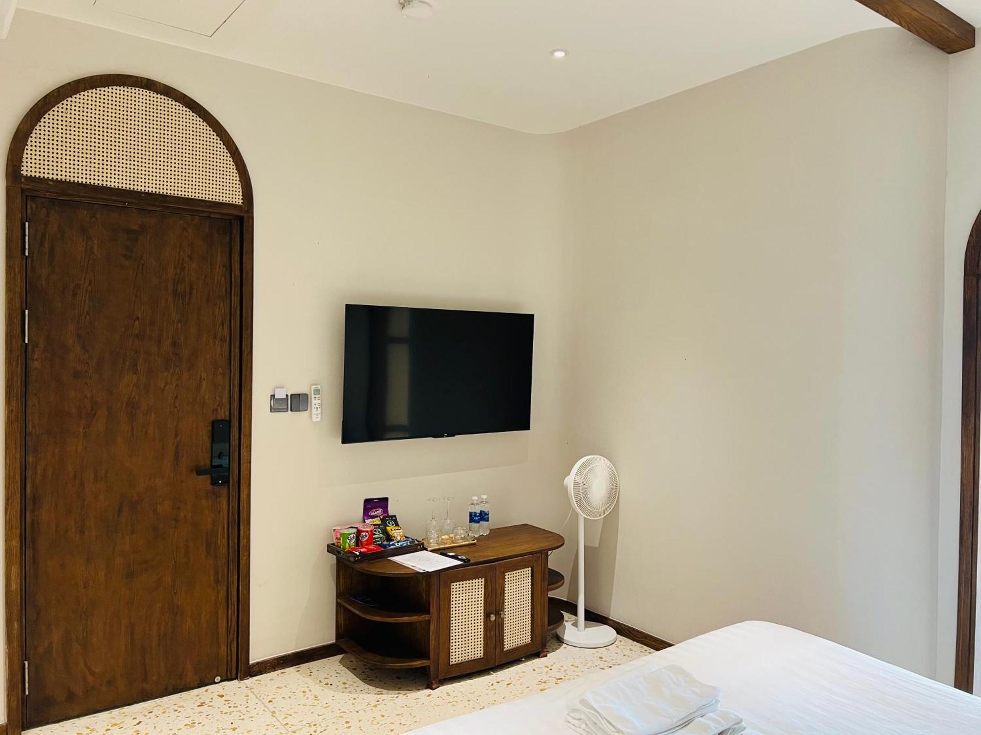 Hotel Lotus Cafe 4*