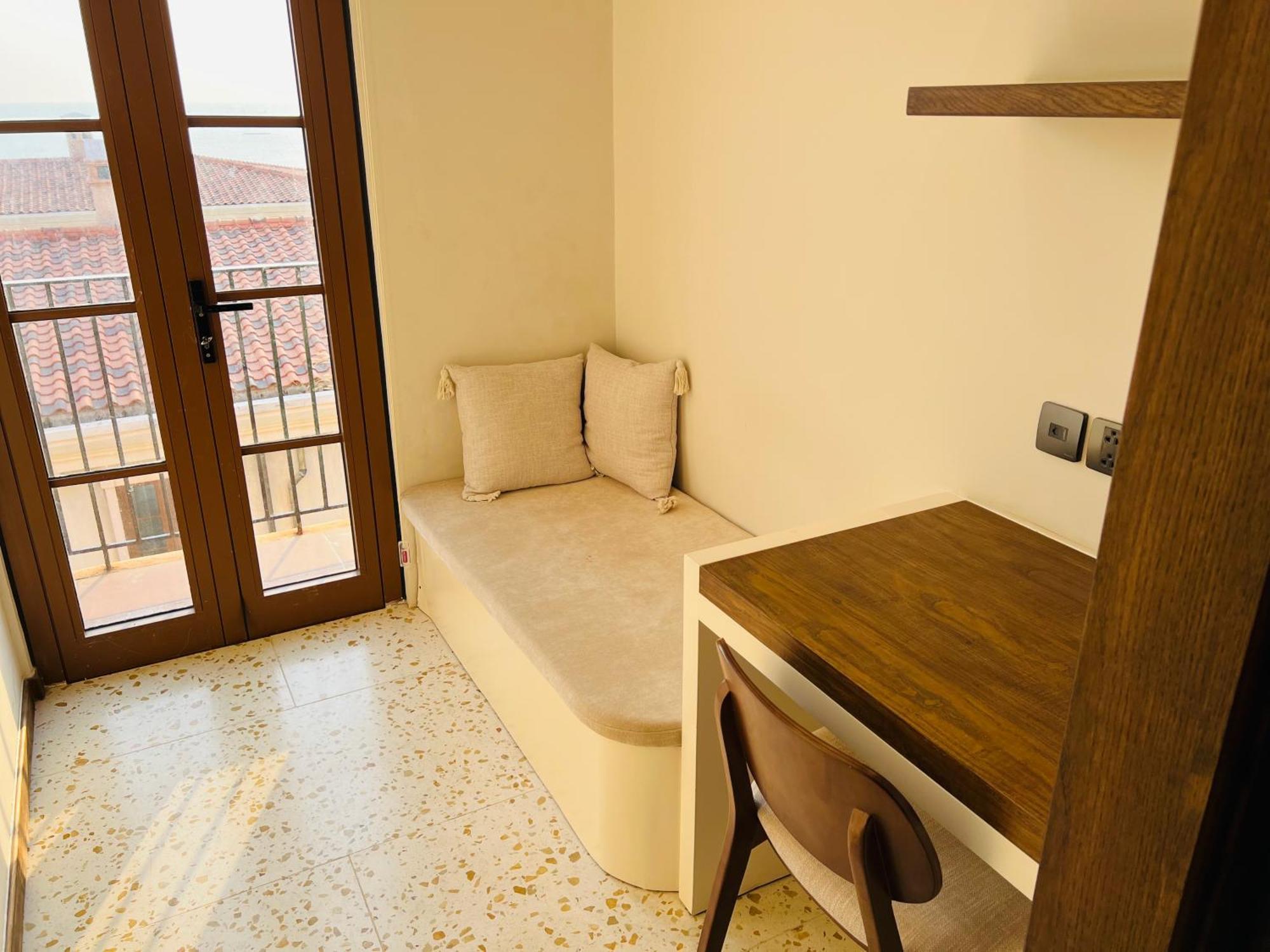 Lotus Cafe Hotel 4*