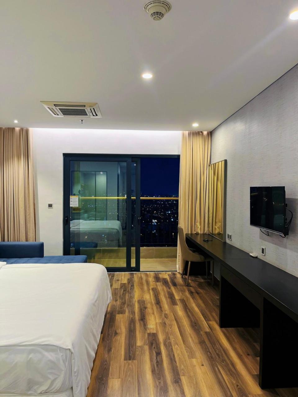 Golden With Sea View Hotel Da Nang