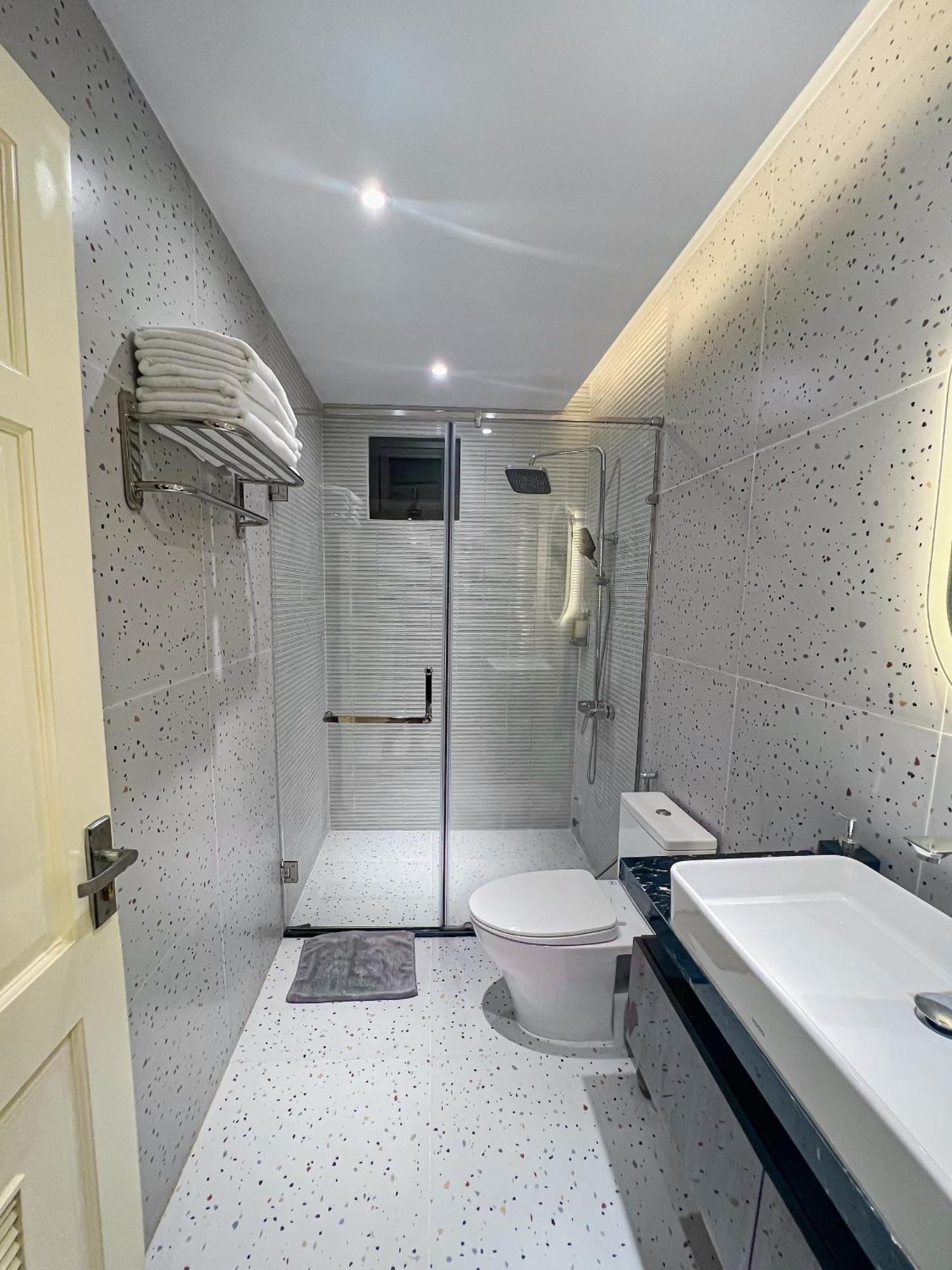 Khách sạn Long 2*