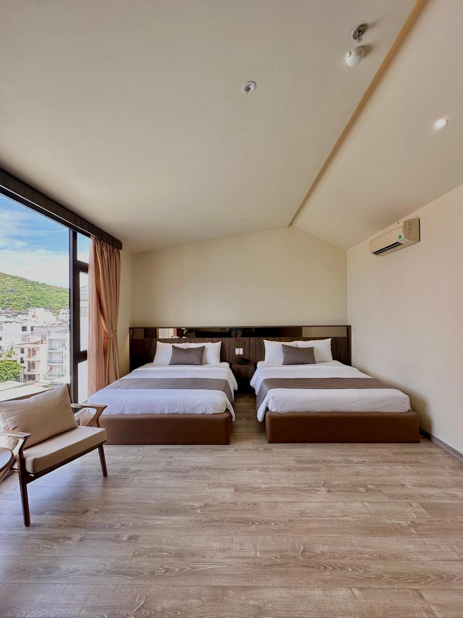 Khách sạn Long 2*