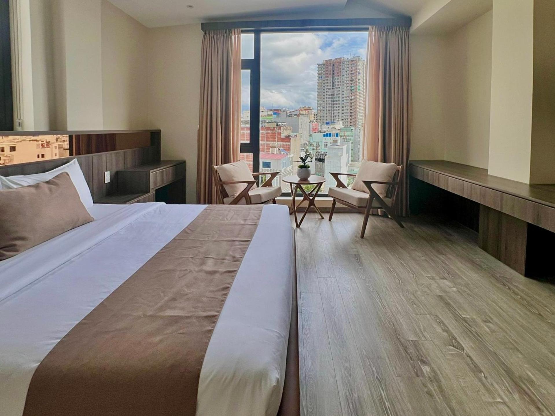 Khách sạn Long 2*