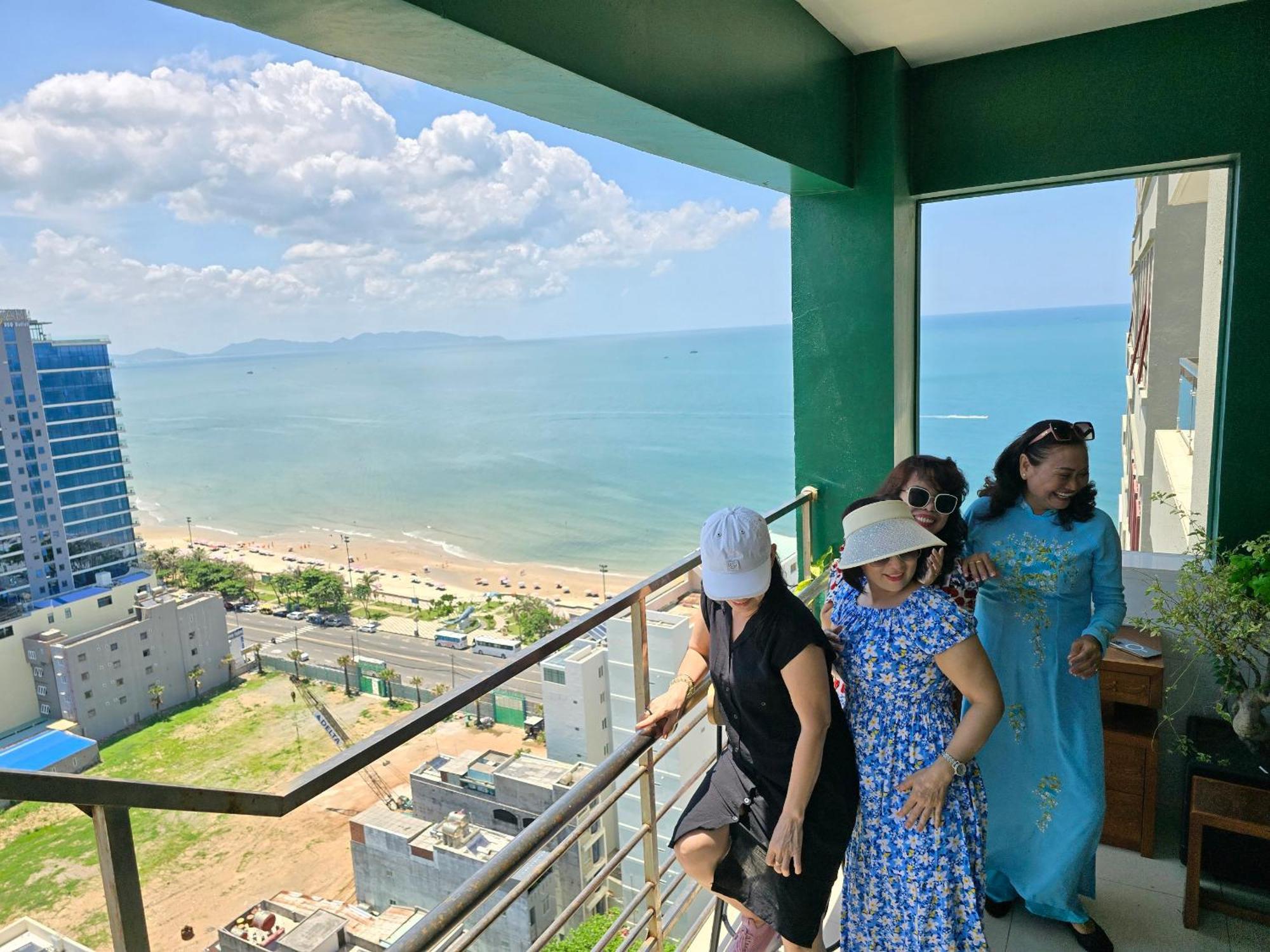 Zozo - Ho Khach San Son Thinh U155