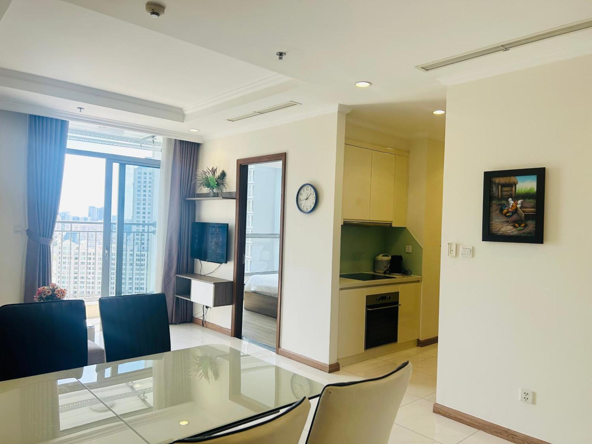 Căn hộ Luxhomes Saigon - Vinhomes Park *