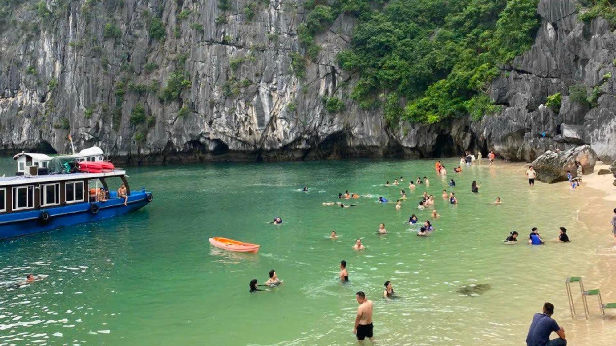 Lotus Elegance Cruise  Ha Long