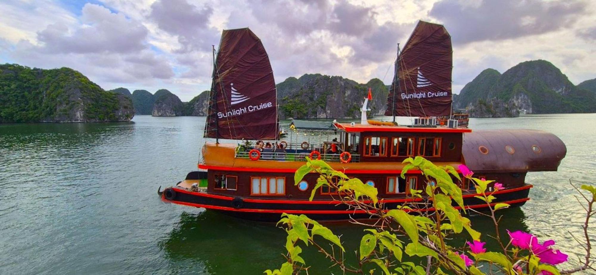 Sunlight Boutique Cruise - Cat Ba Island 4* Ha Long