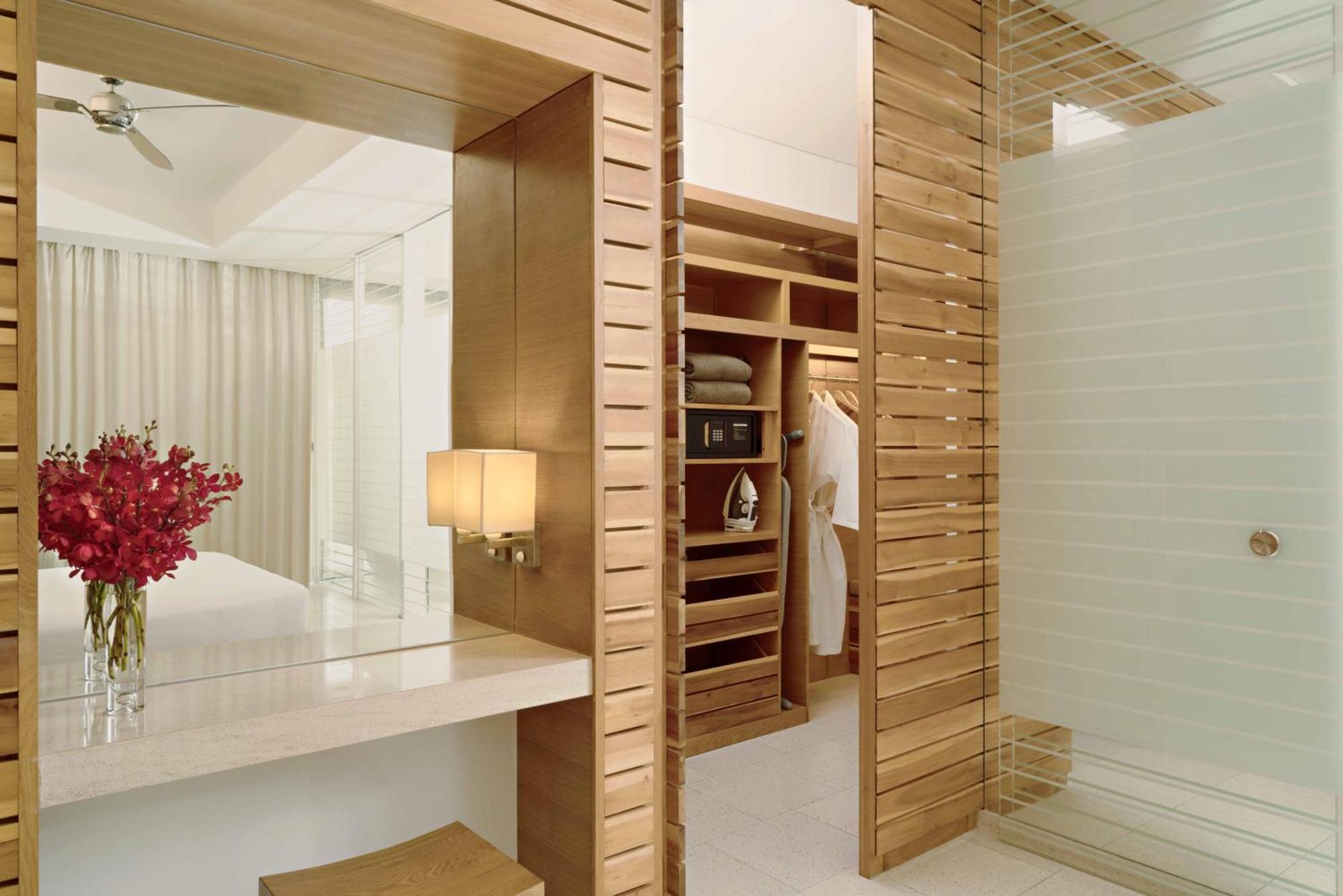 Hyatt Regency And 5*