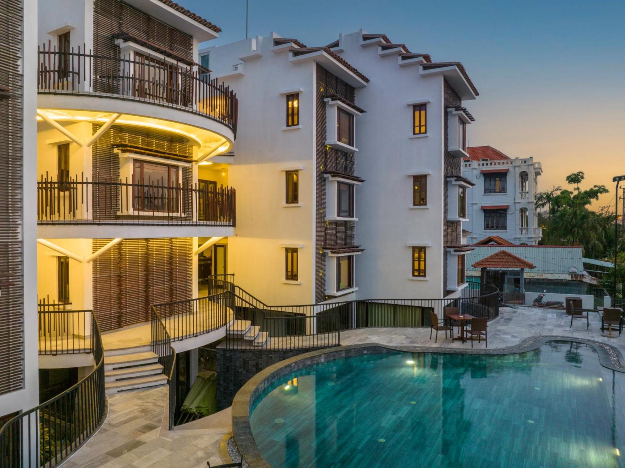 The Khách sạn 4*