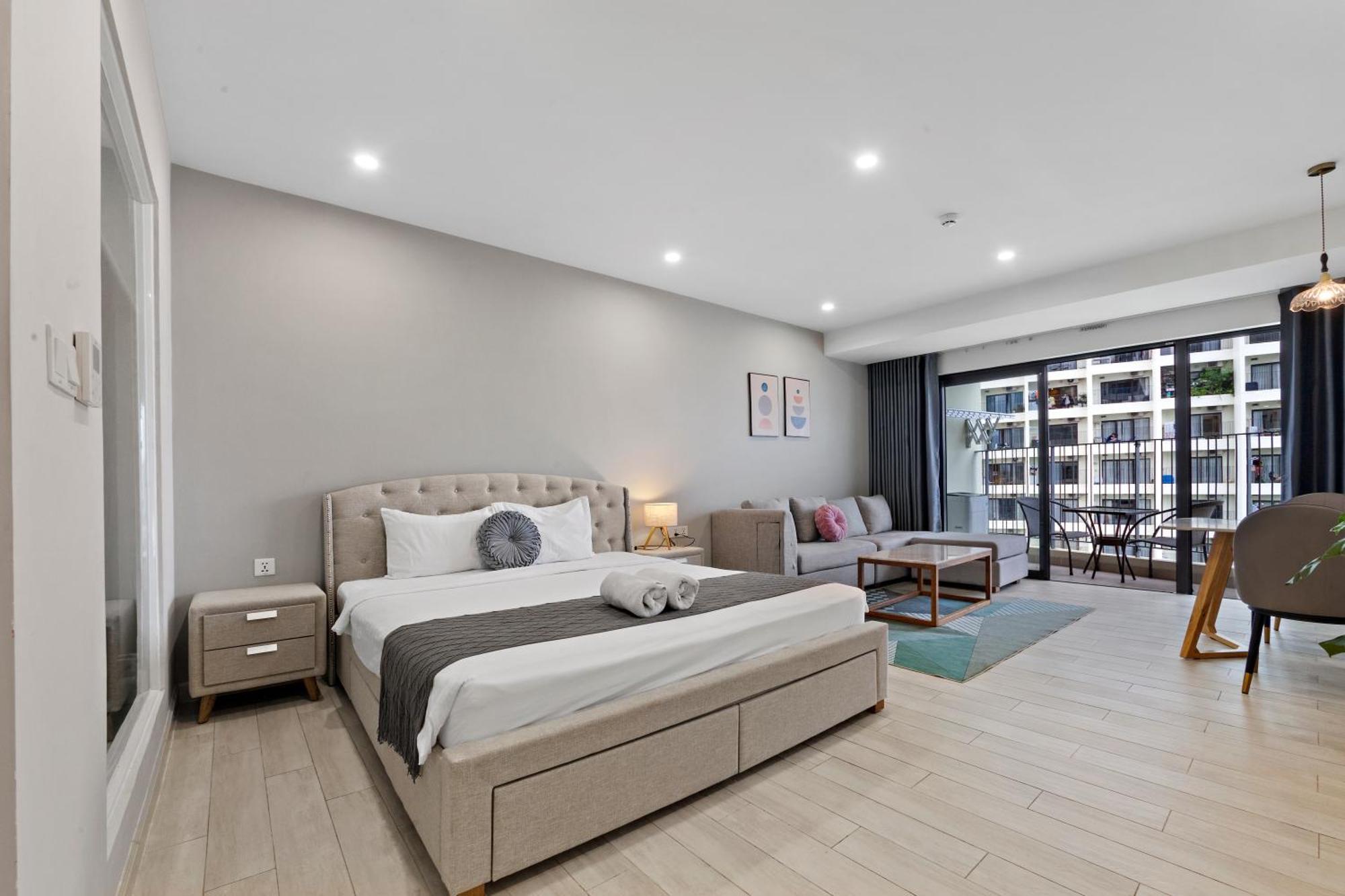 Bi S House