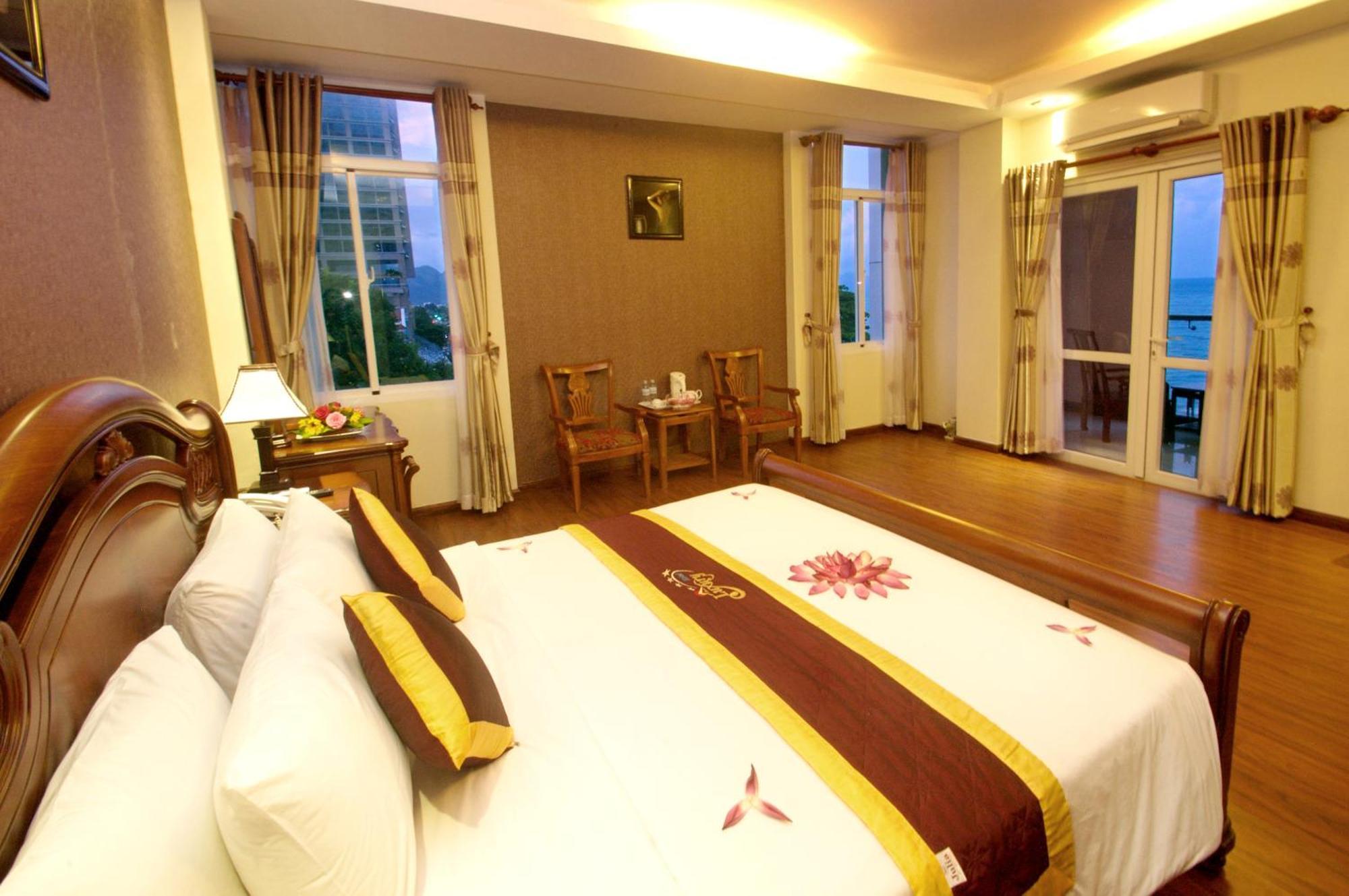 Luxury Hotel