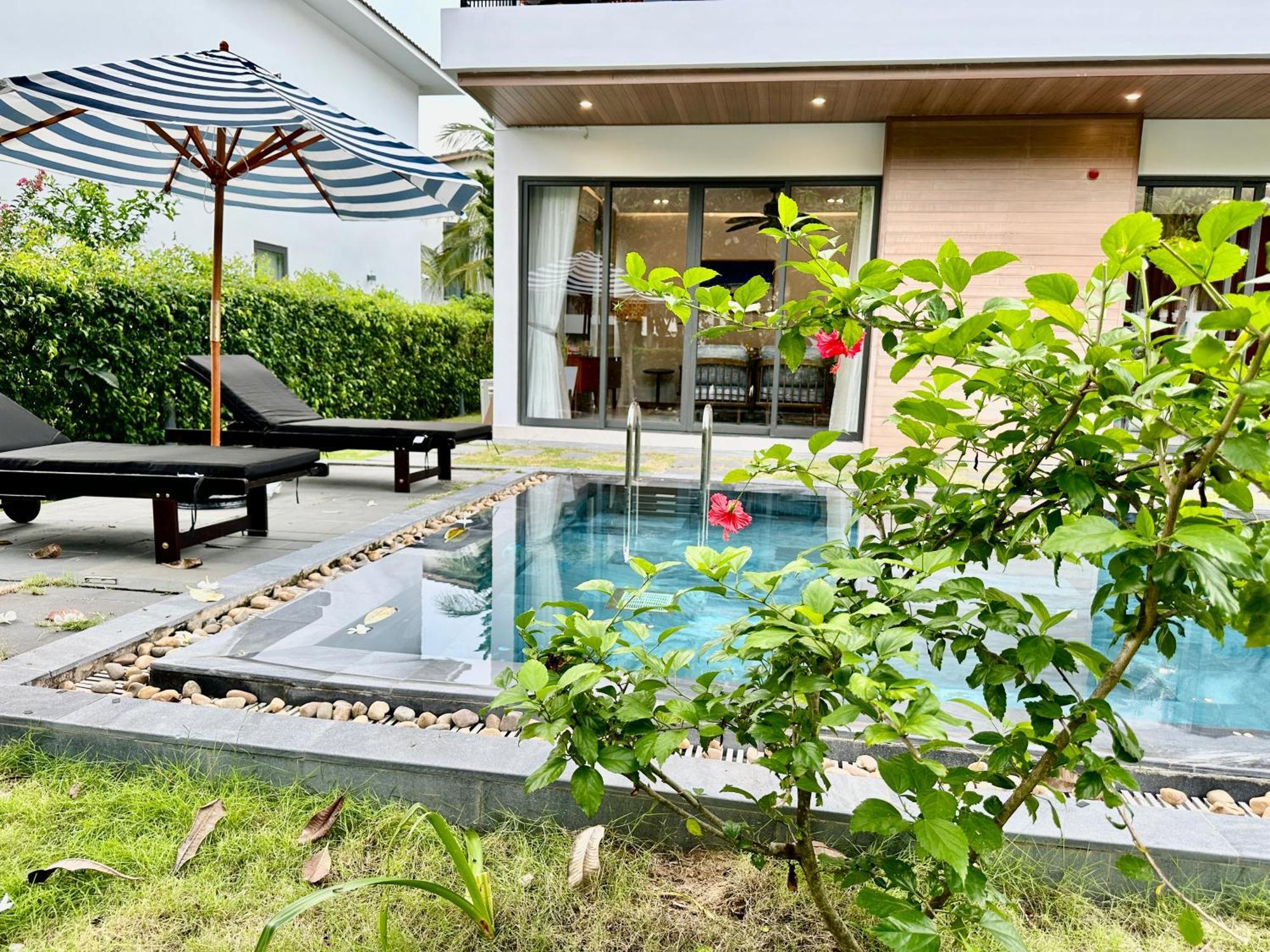 West Private Swimming Pool Villa *