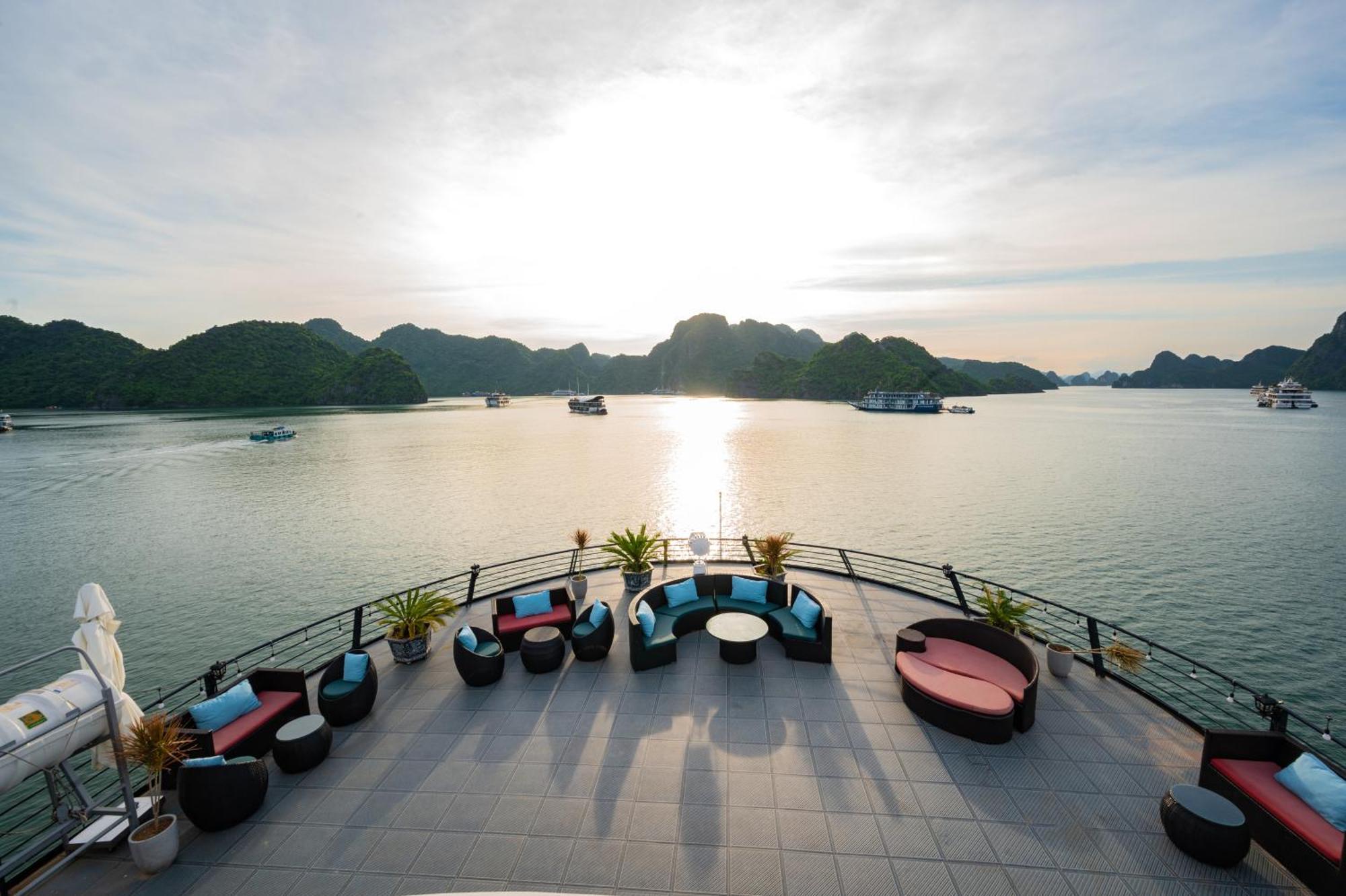 Botel Velar Of The Sea Ha Long