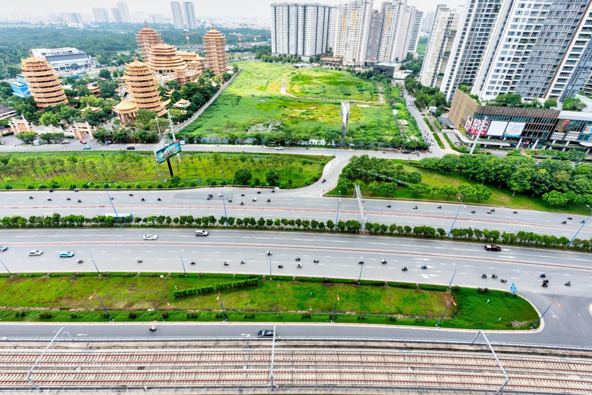 Nu In Lumiere Riverside - Distric 2