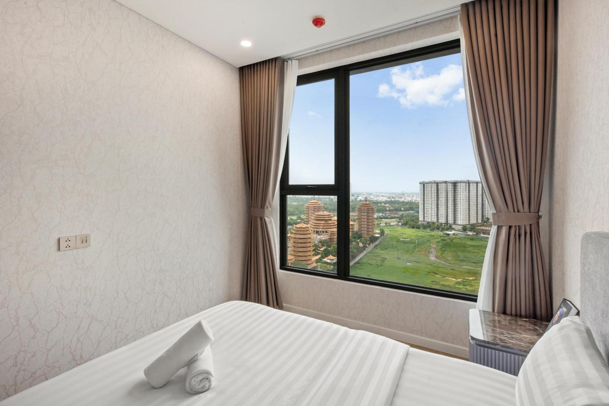 Nu In Lumiere Riverside - Distric 2 *