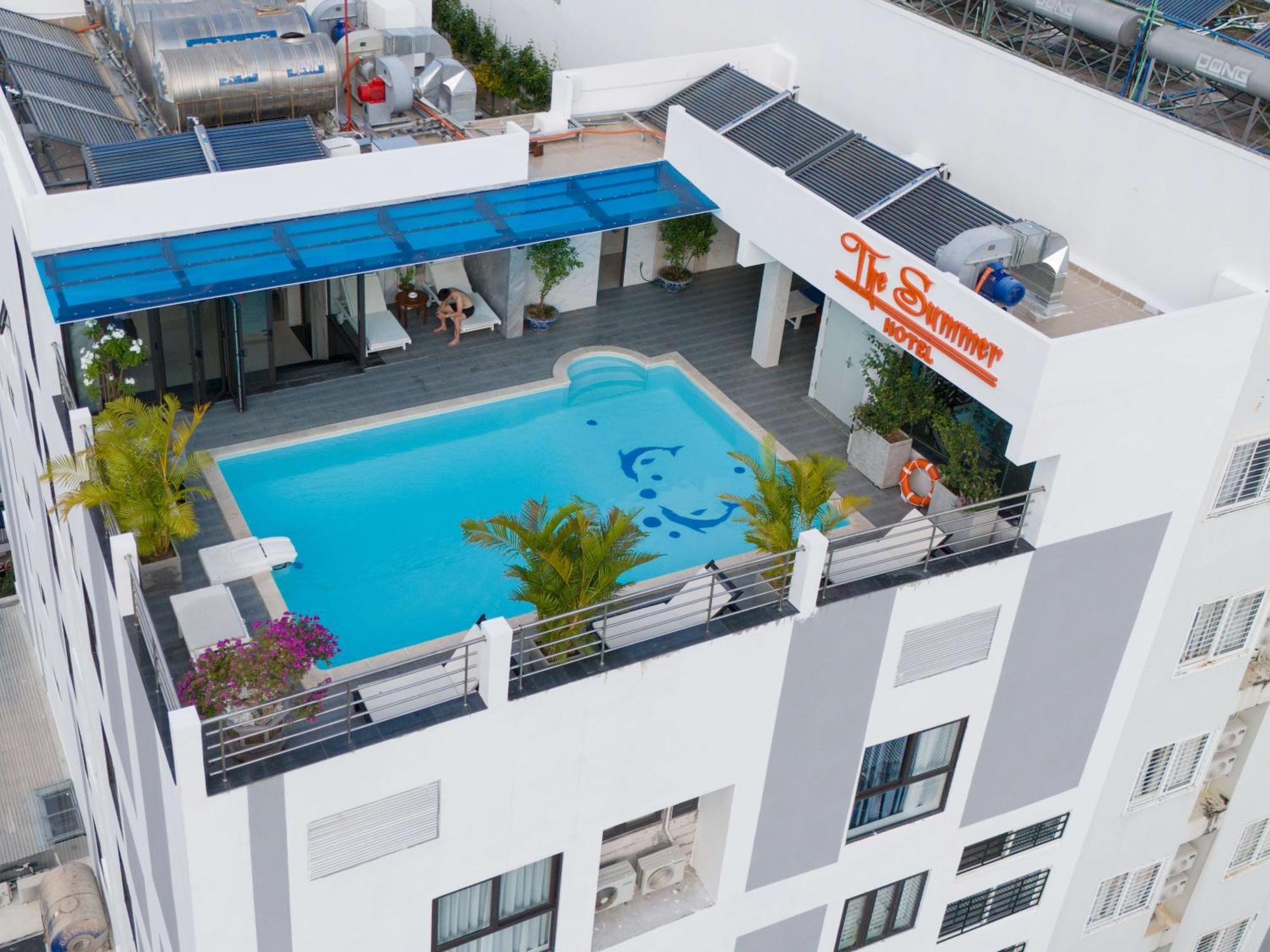 The Summer Hotel 4*