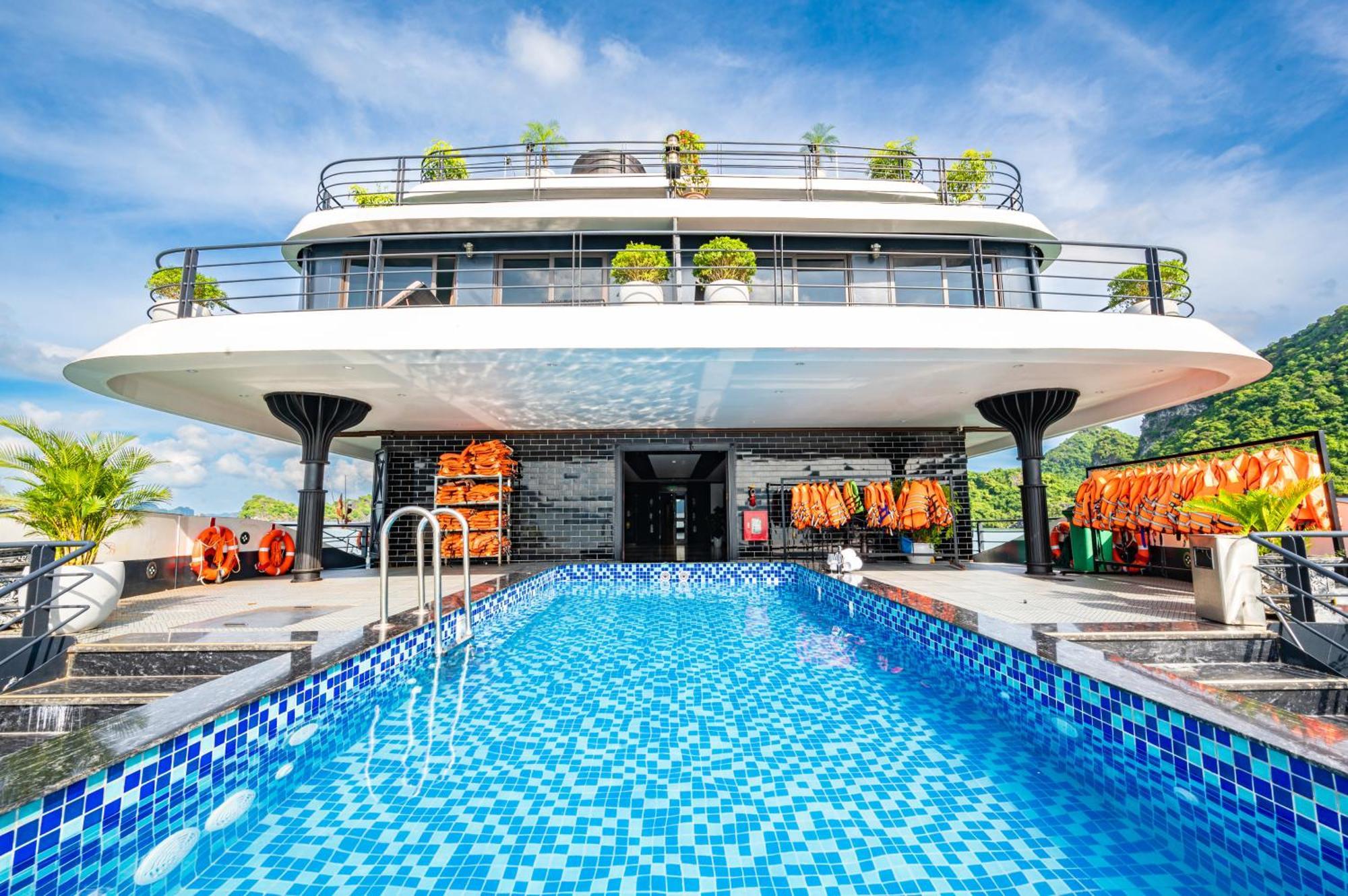 Venus Halong Cruises  5*