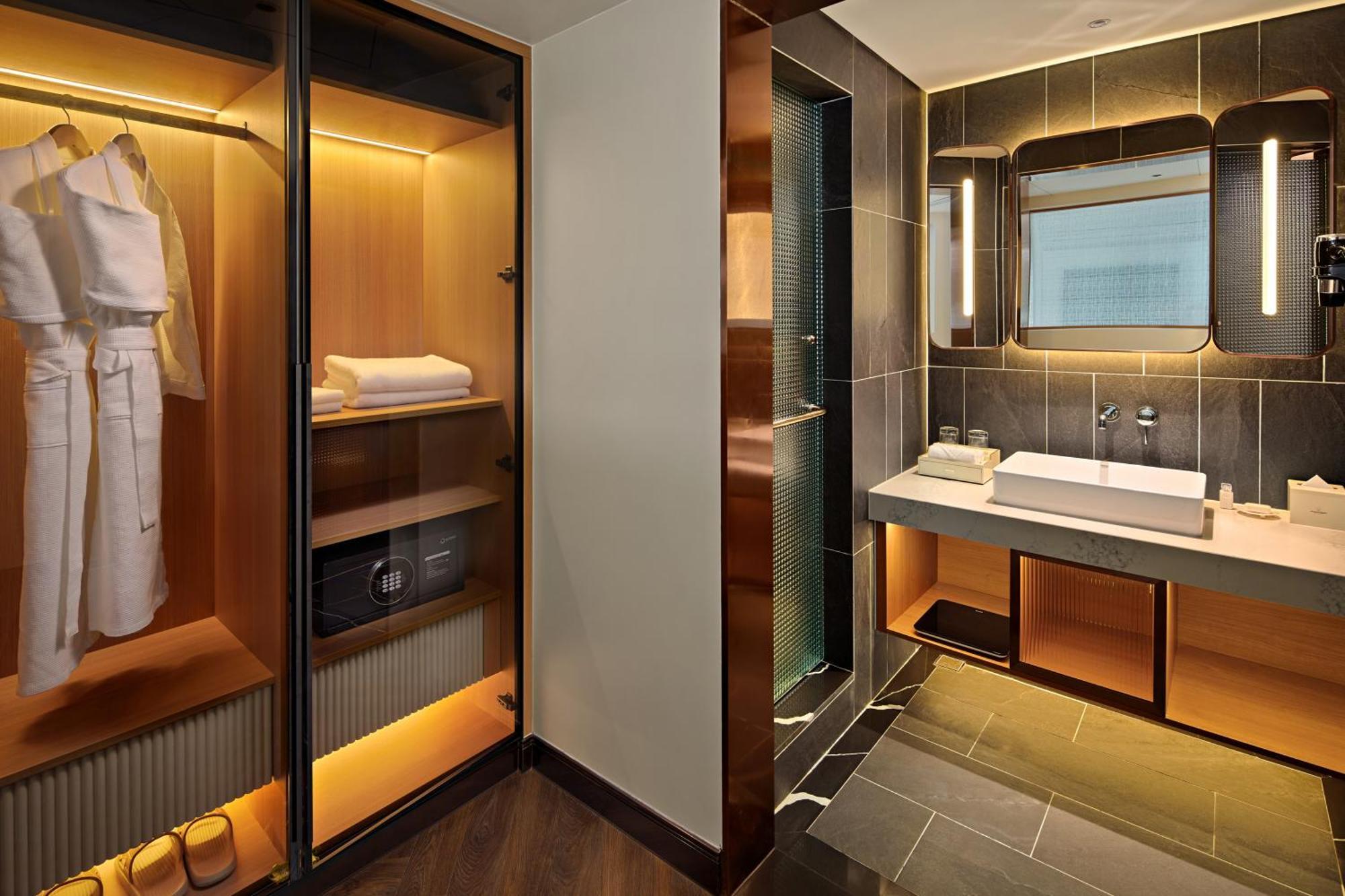 Essence Grand Halong Bay Cruise 5* Ha Long
