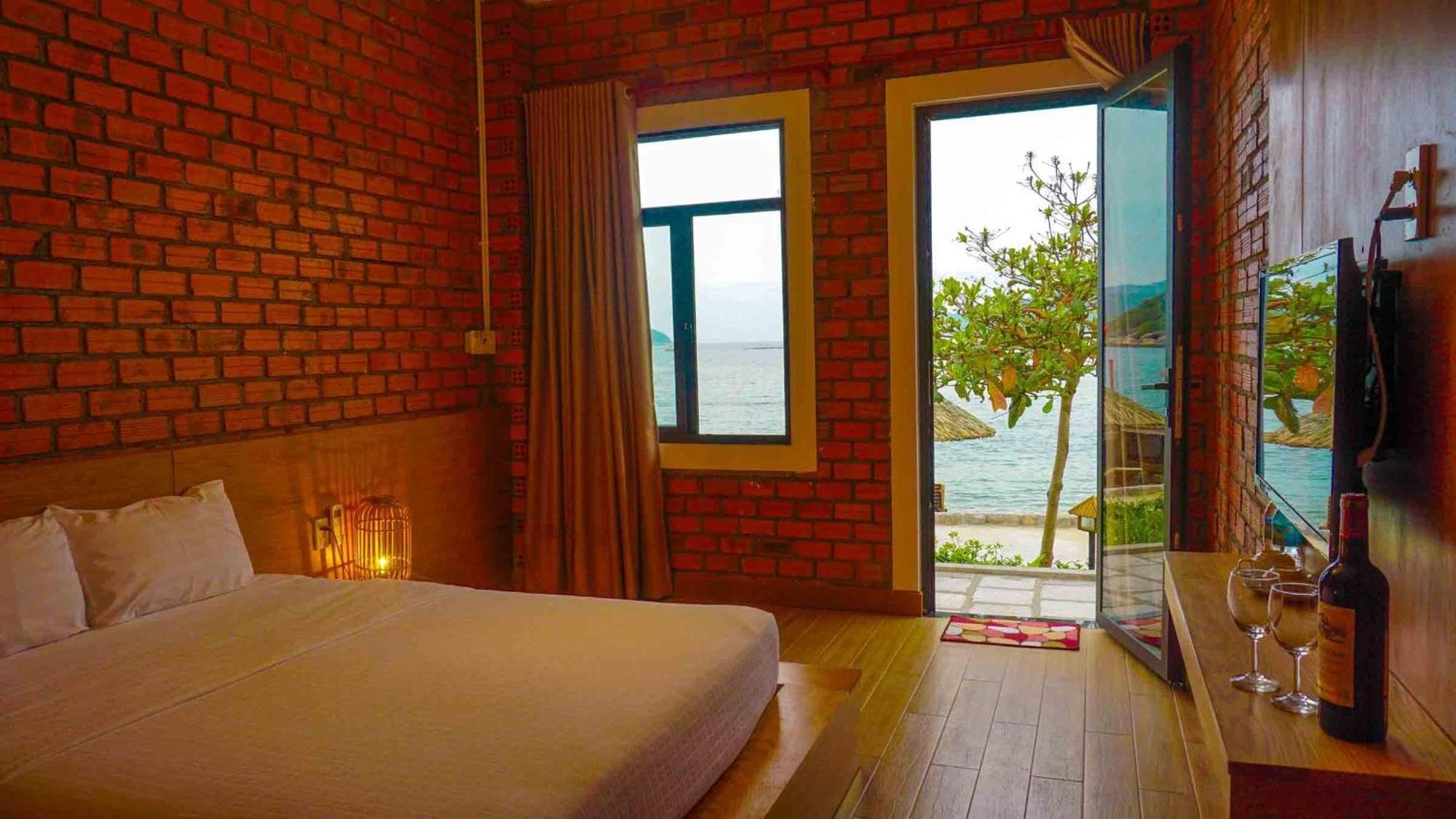 The Light Coral Island Resort Dam Mon