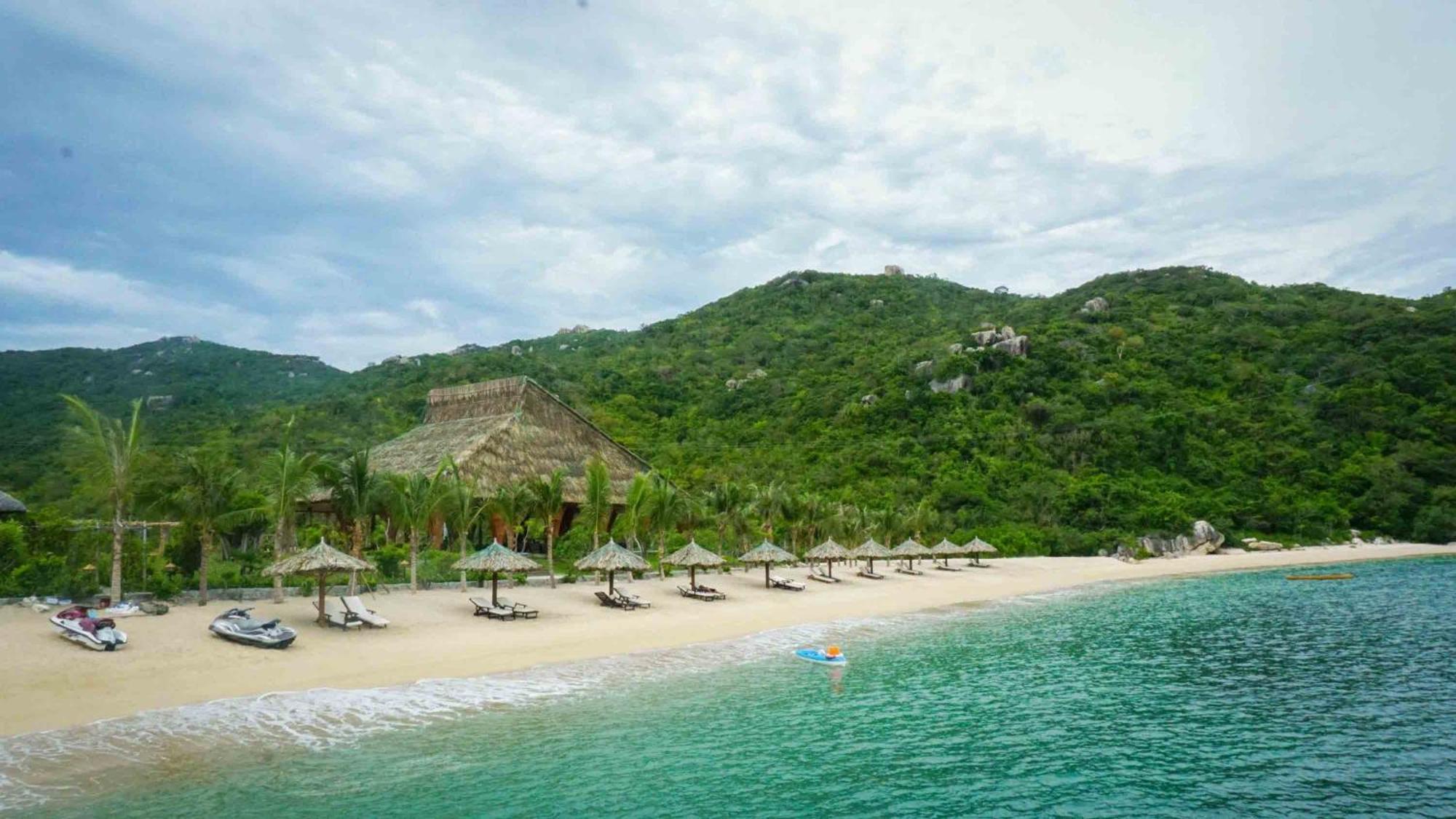 Resort The Light Coral Island Dam Mon