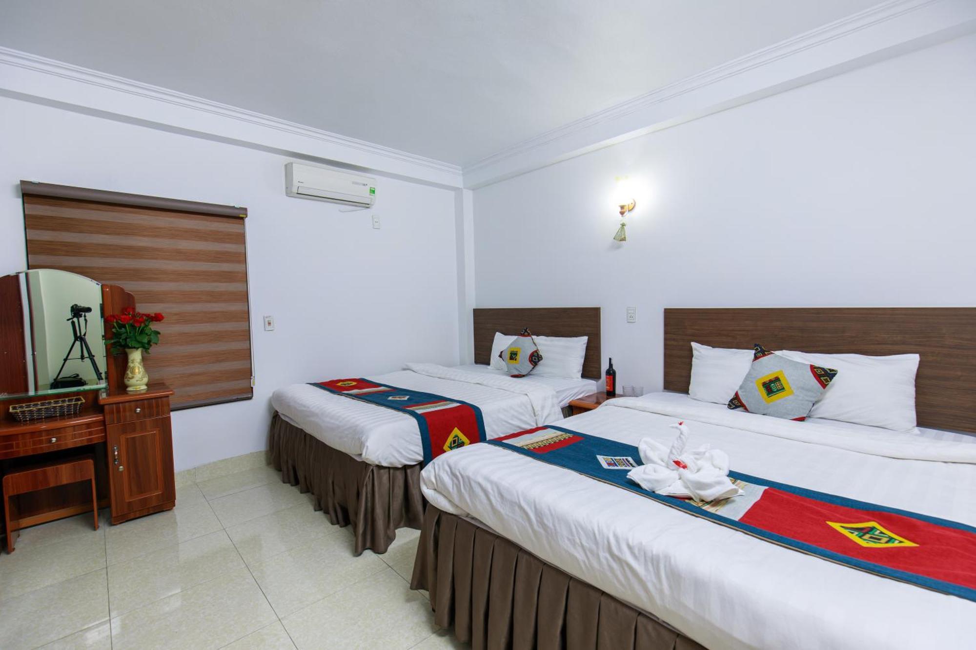 Happy Hotel