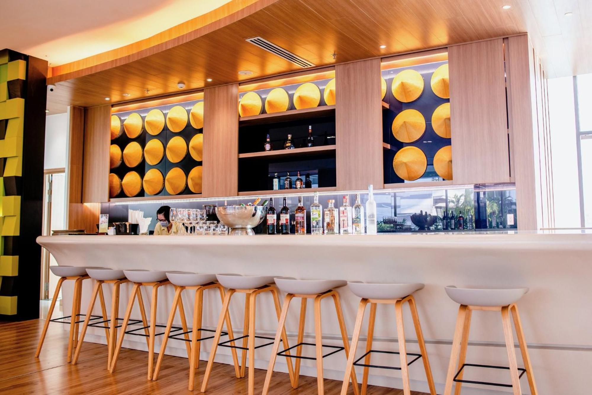 & Saigon Airport By Ihg Hotel 5*