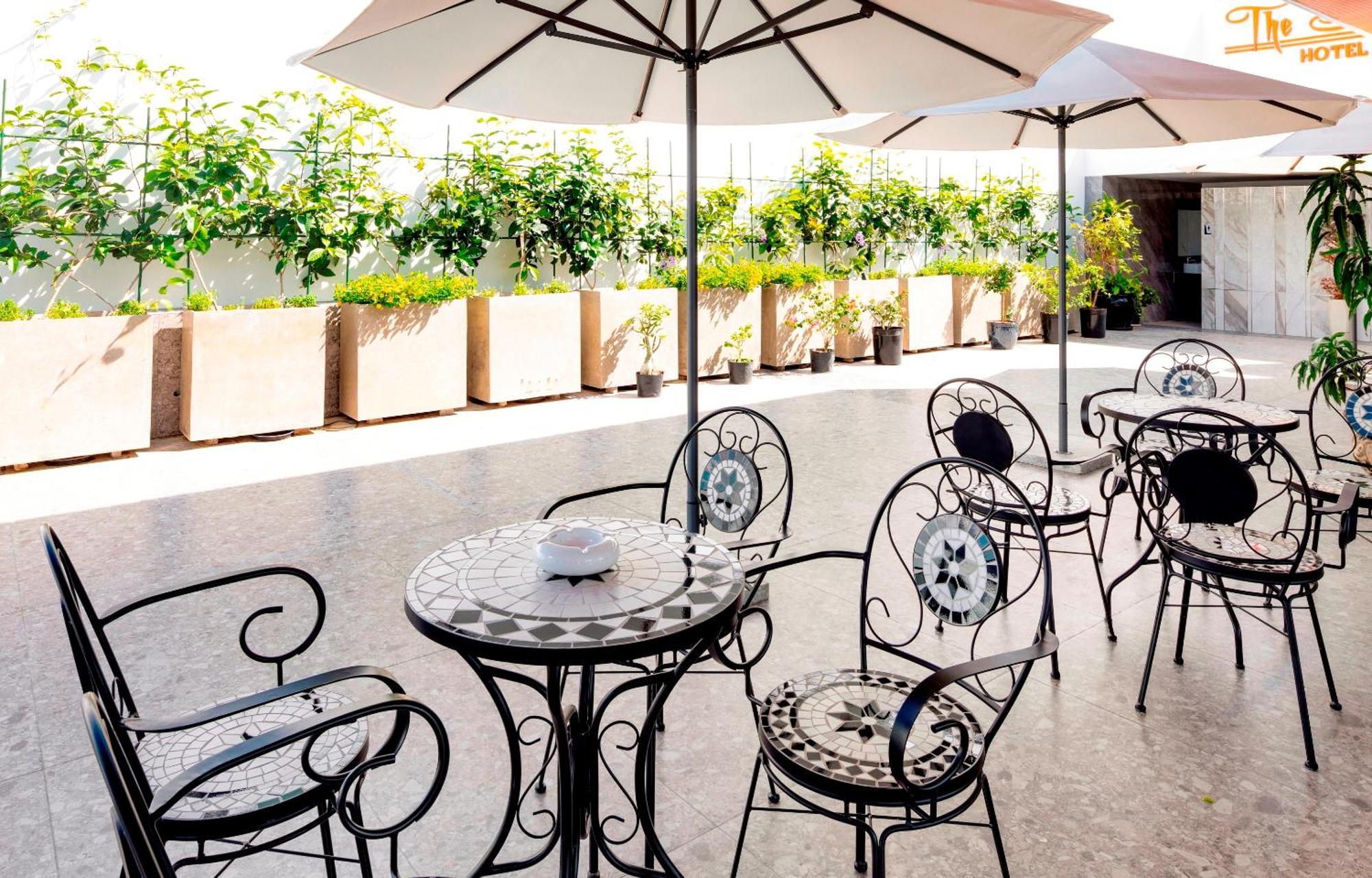 The Summer Hotel 4*