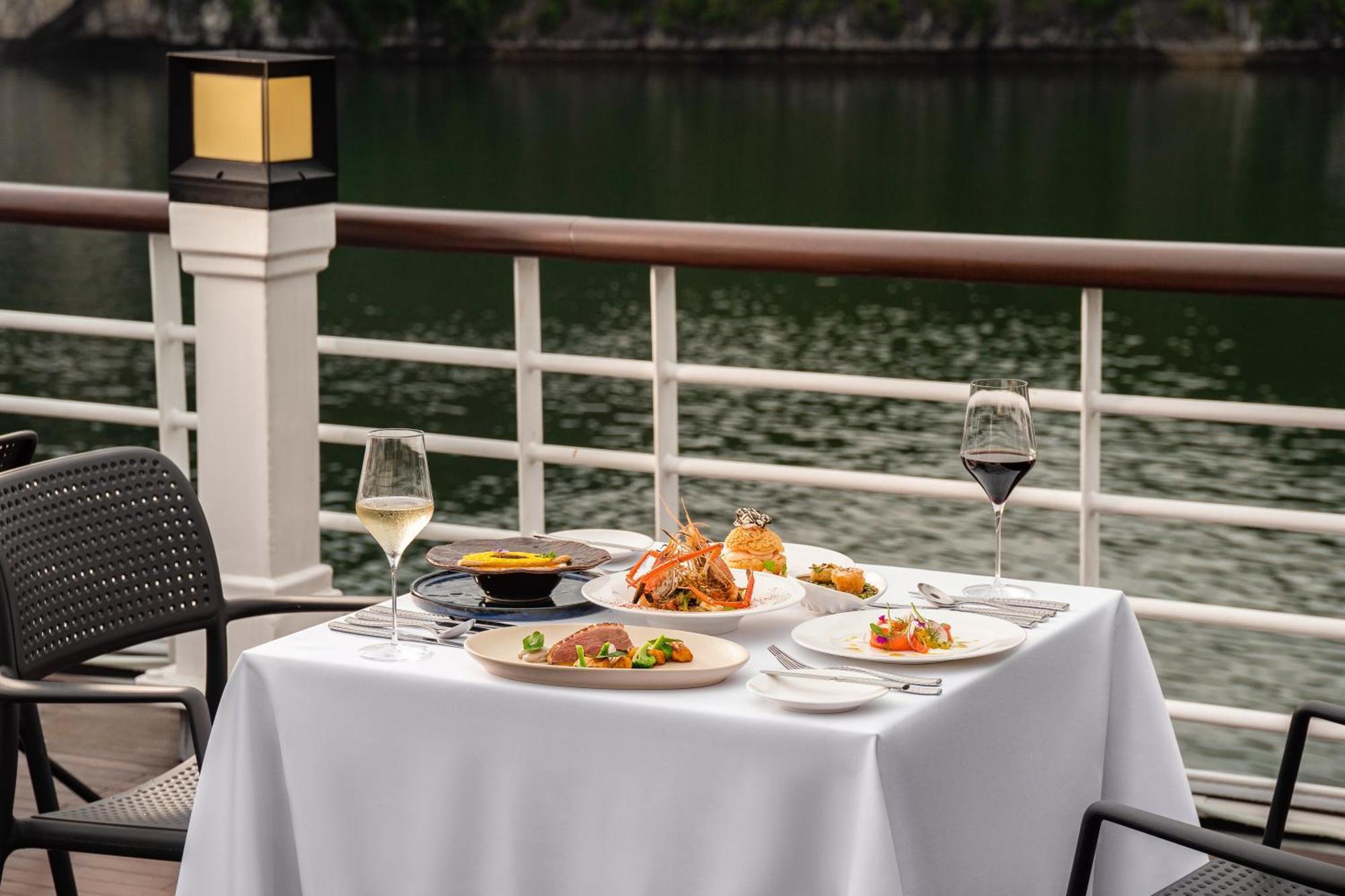  Ambassador Signature Cruise - Lan Ha Bay