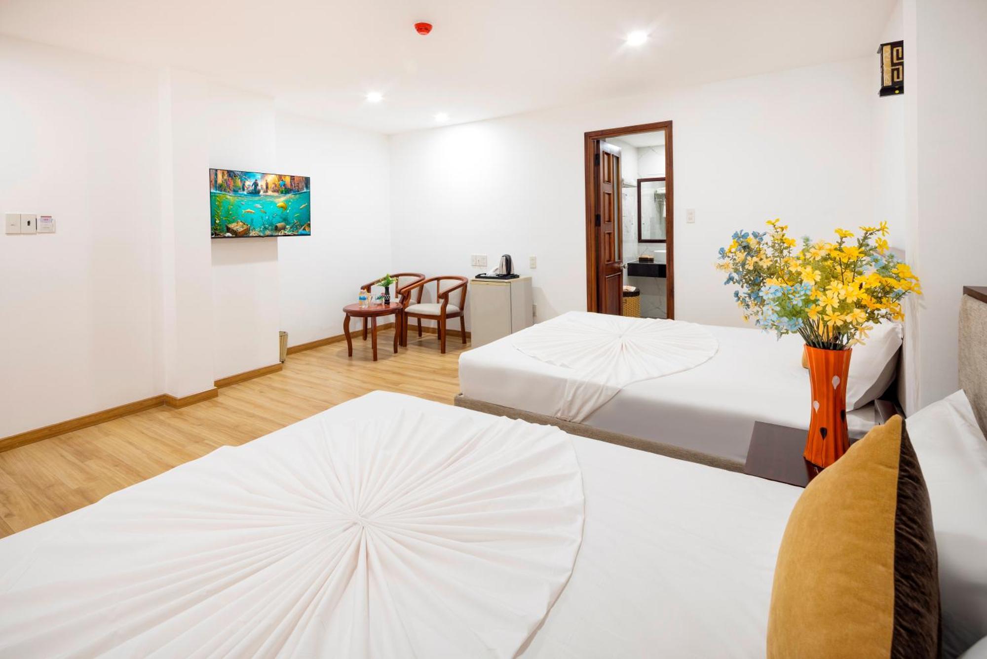 The Summer Hotel 4*