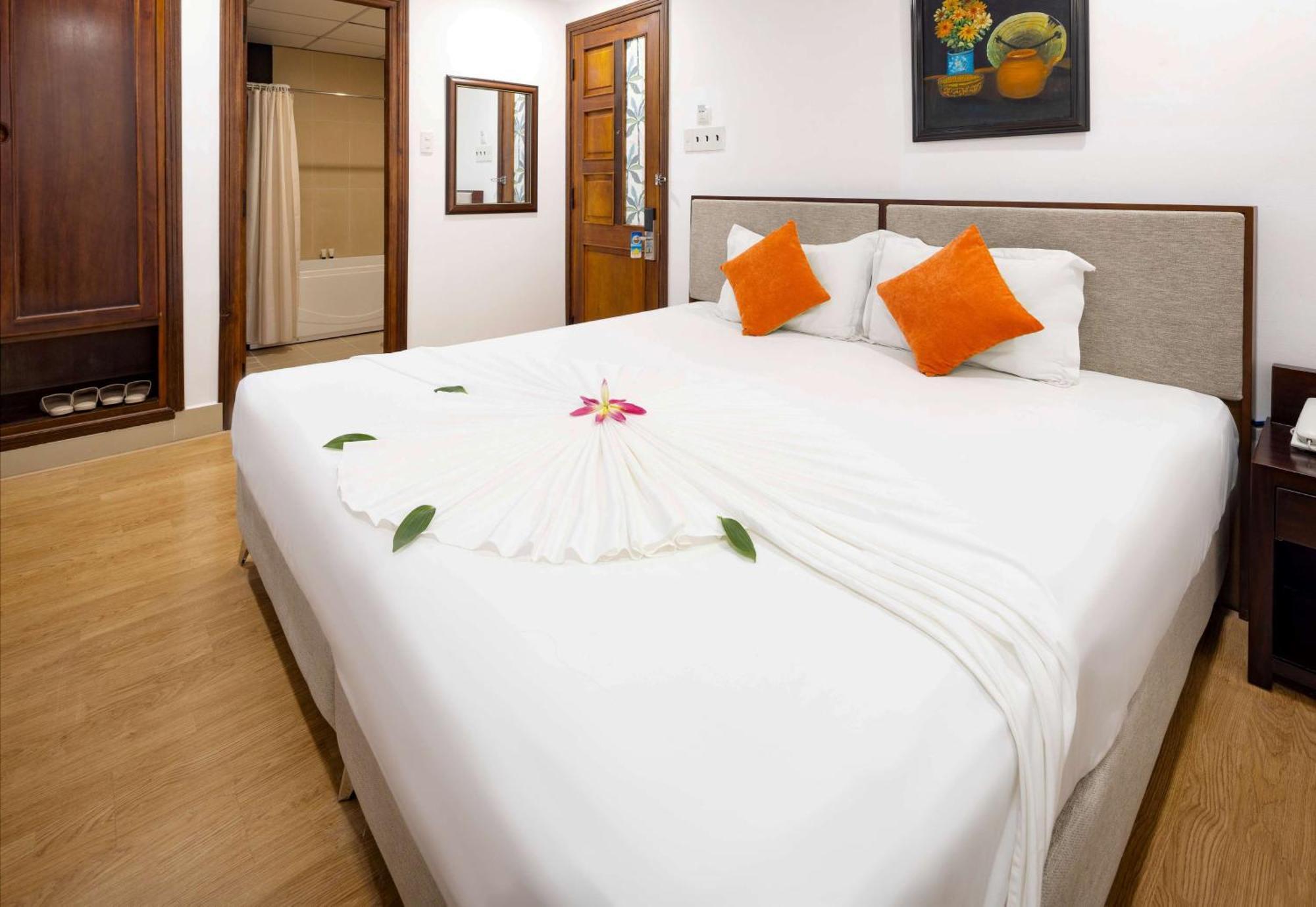 The Summer Hotel 4*