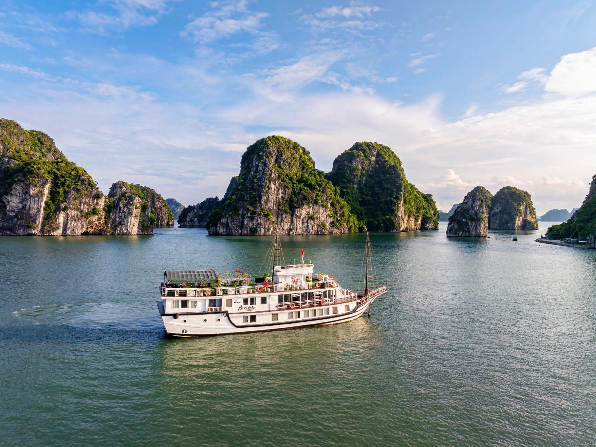 Renea Cruises Halong Ha Long