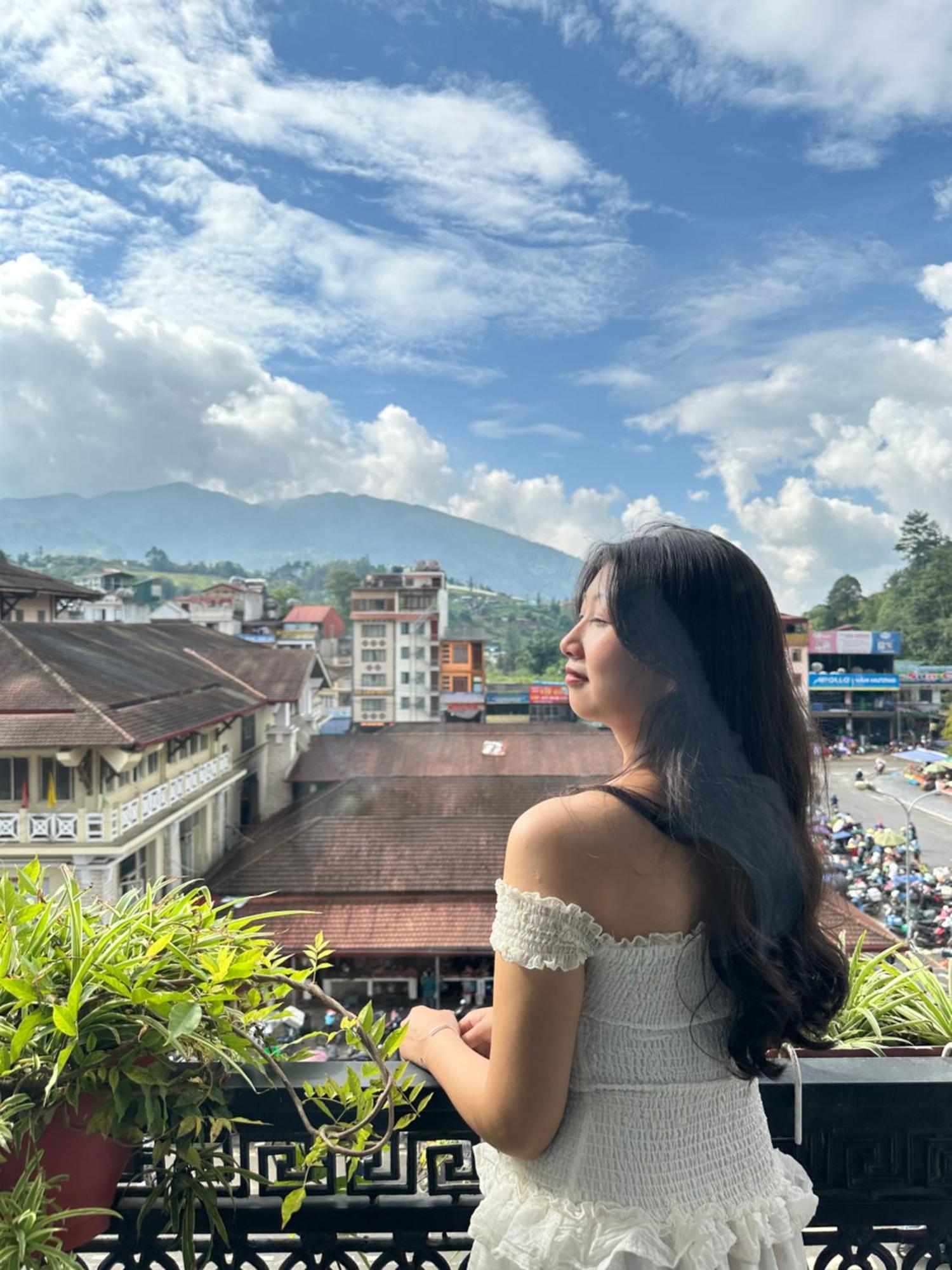 Khách sạn Full House