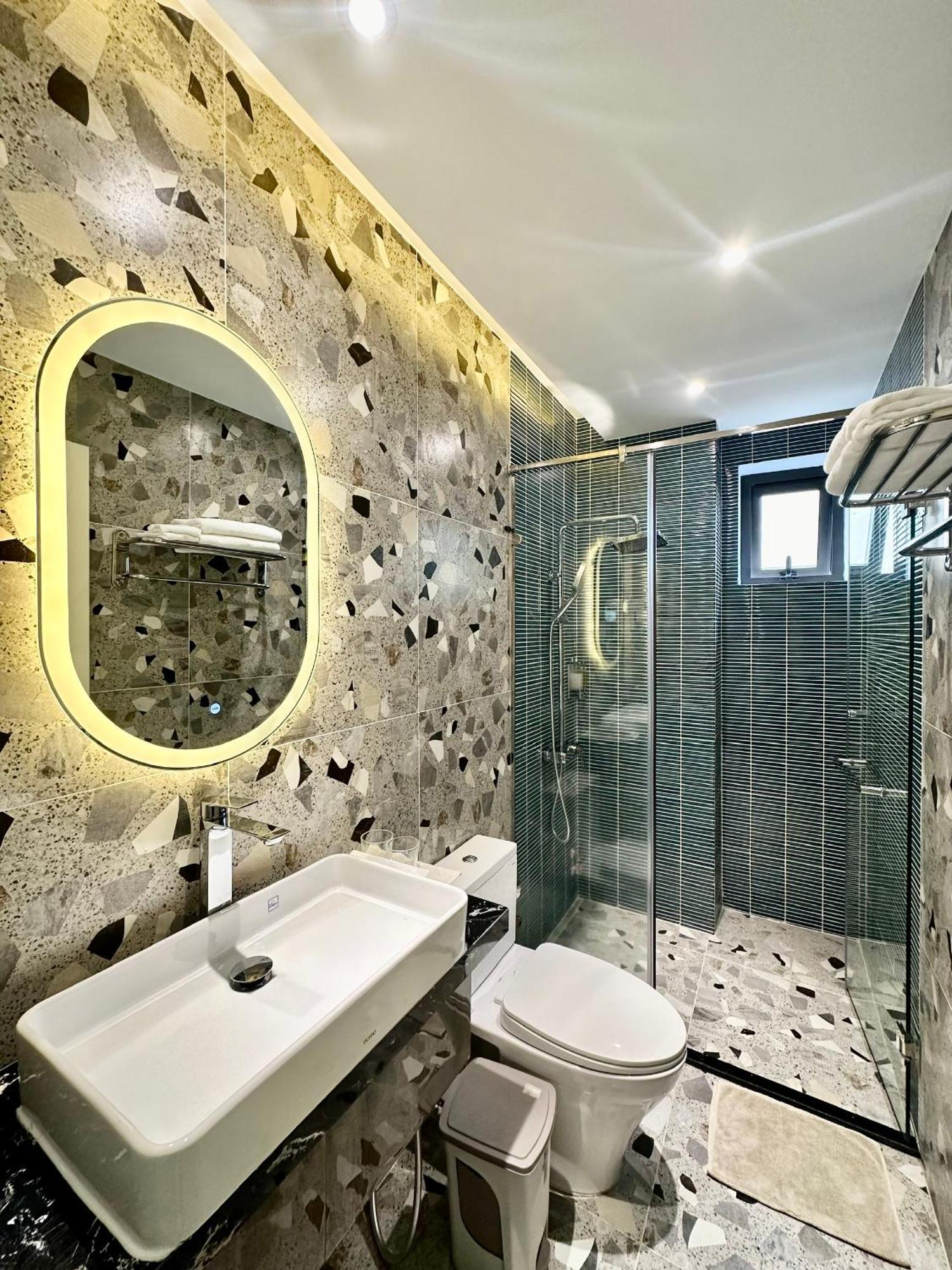 Khách sạn Long 2*