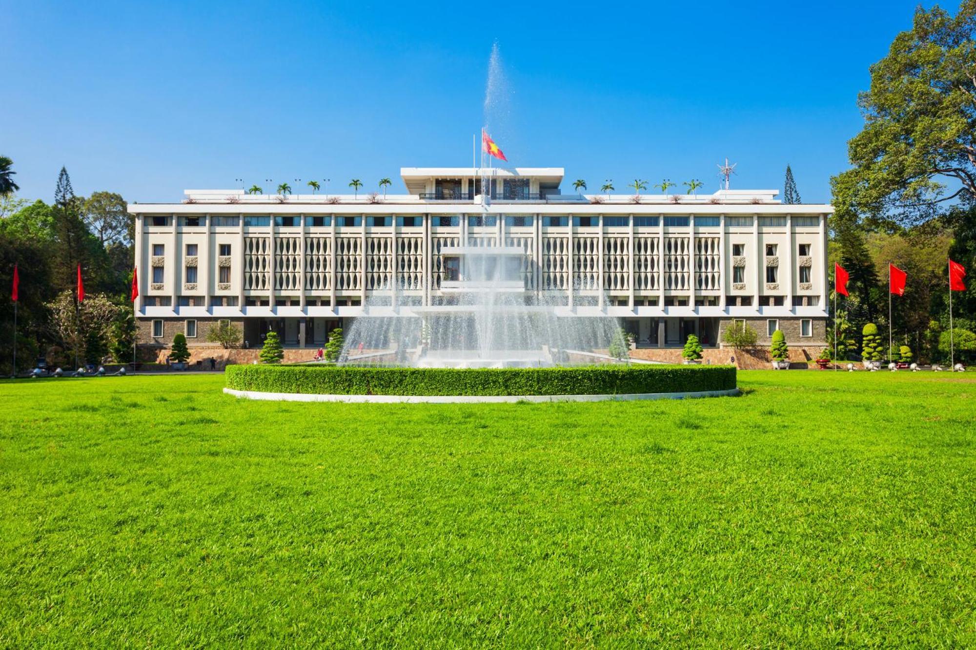 Hotel & Saigon Airport By Ihg 5*