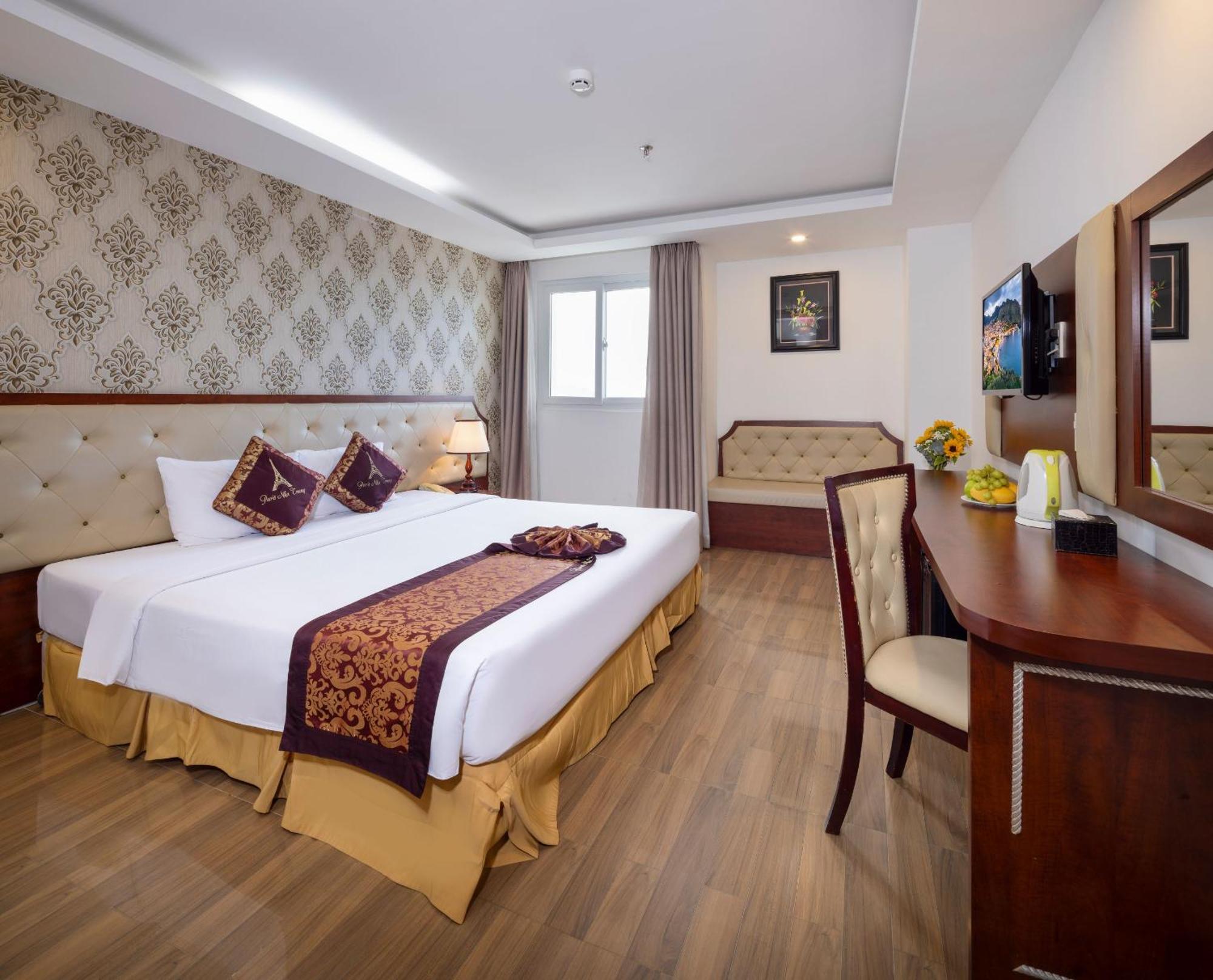 Paris Luxury & Hotel