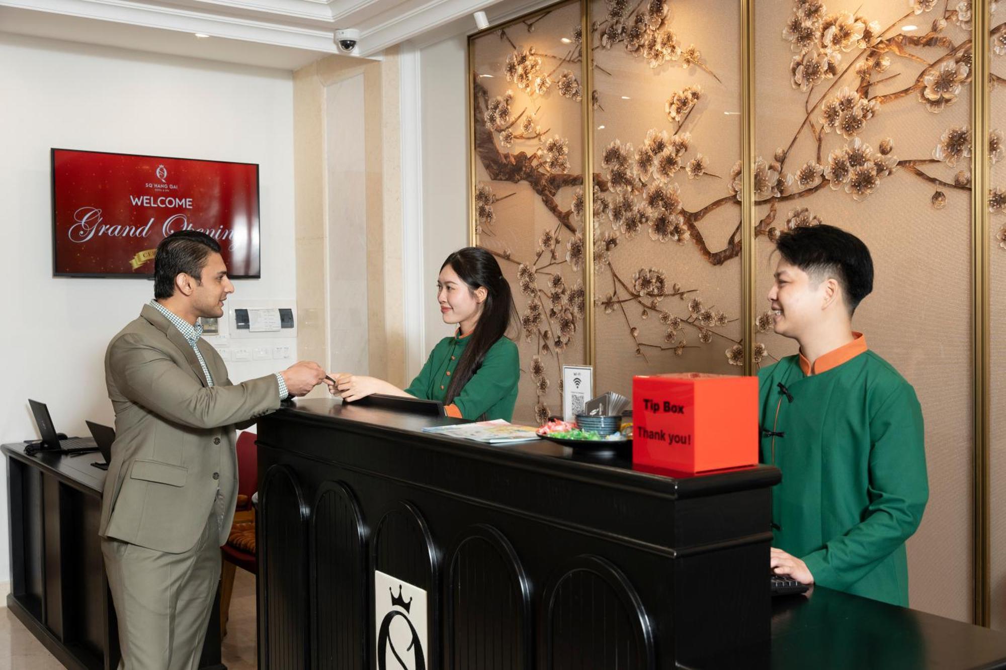 Sq Hang Gai & Hotel Hanoi