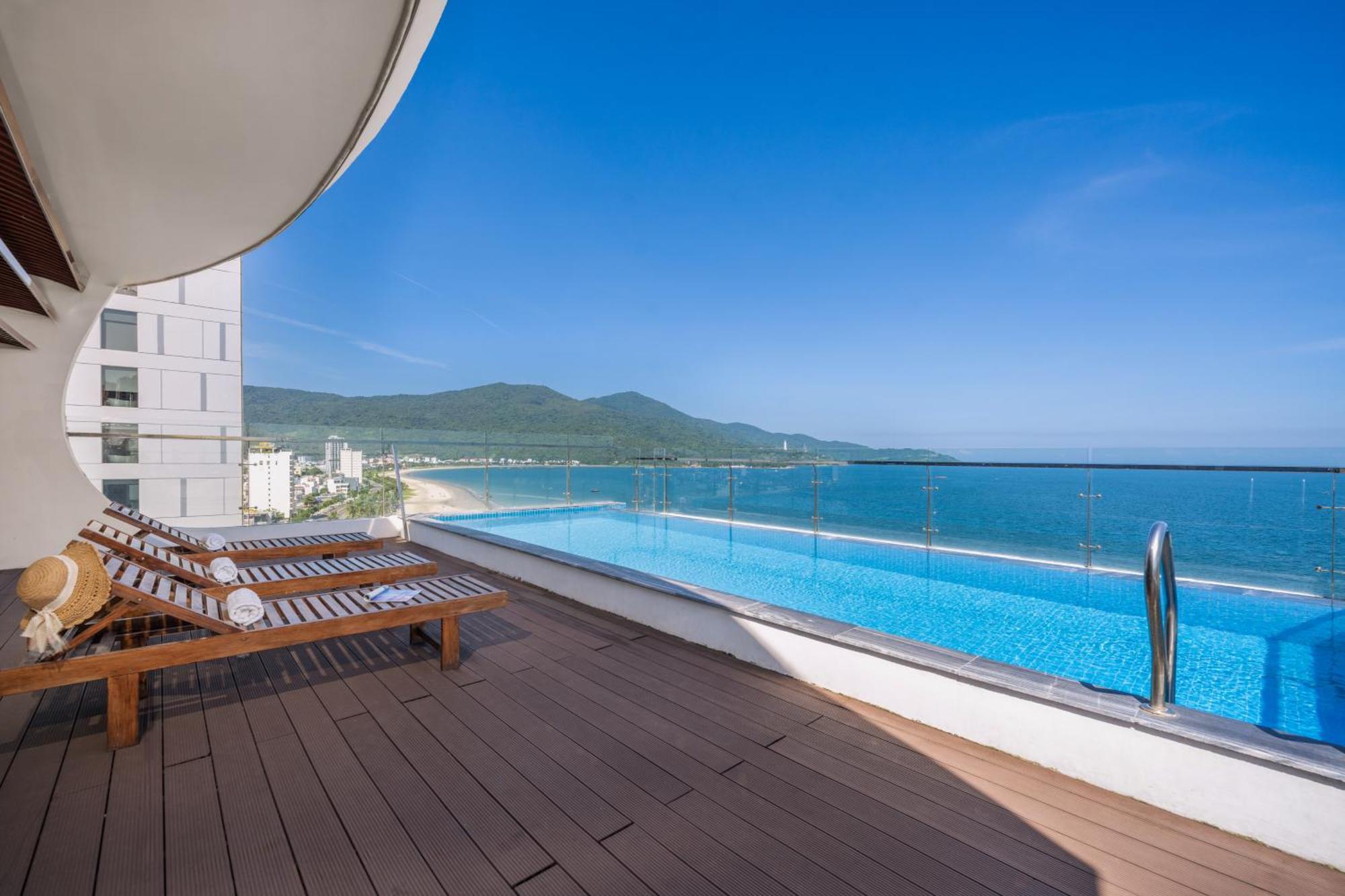 Hotel De Lamour 4*
