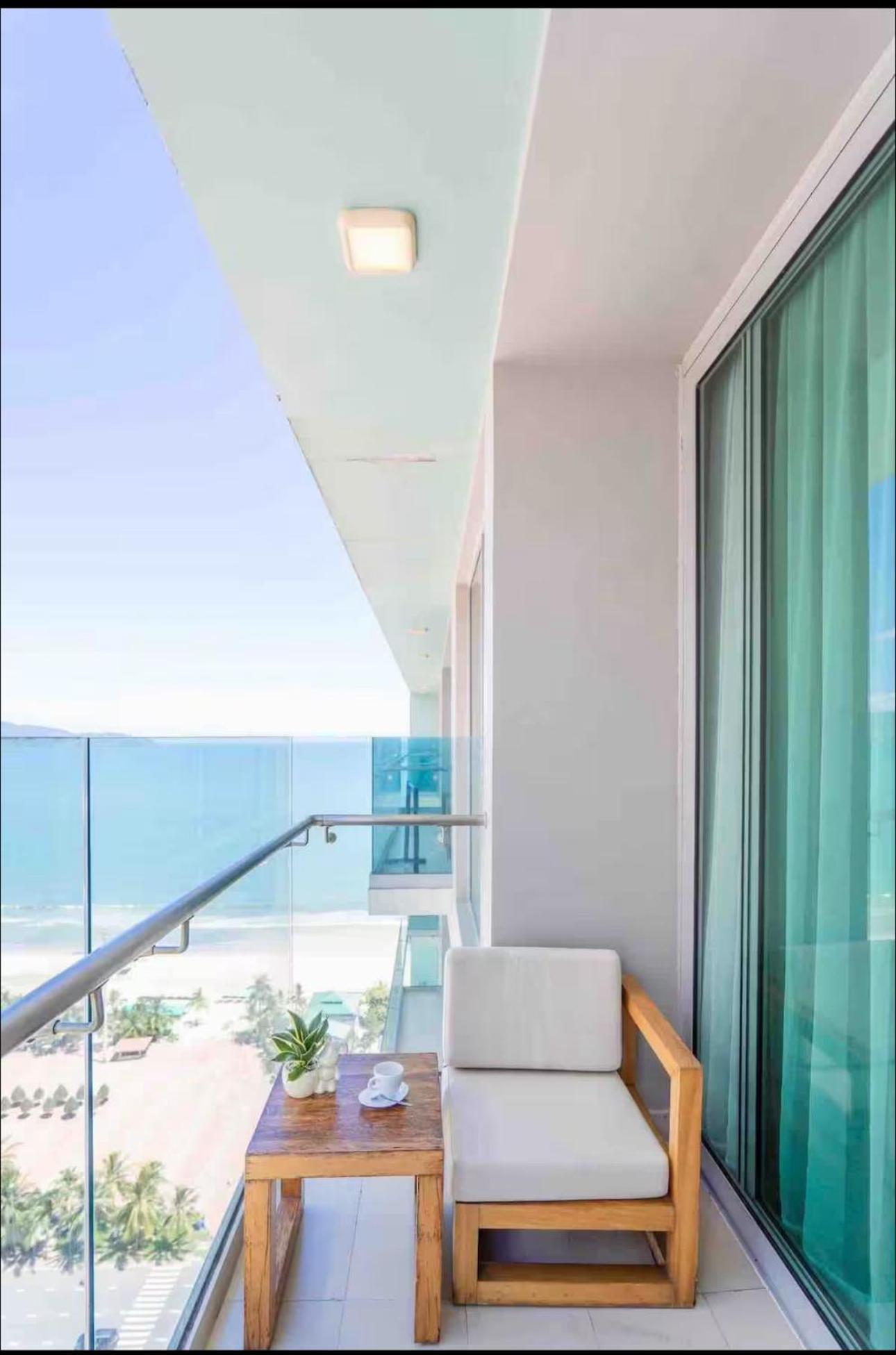 Apartment 2 Bed By Ala Carte Da Nang-my Khe Beach,balcony Sea View,rooftop Pool, Pickup Airport