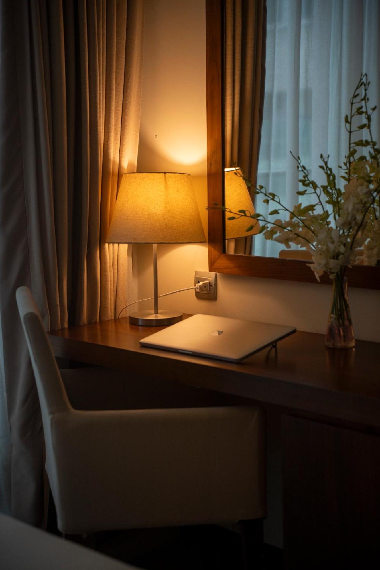 Apartment 2 Bed By Ala Carte Da Nang-my Khe Beach,balcony Sea View,rooftop Pool, Pickup Airport