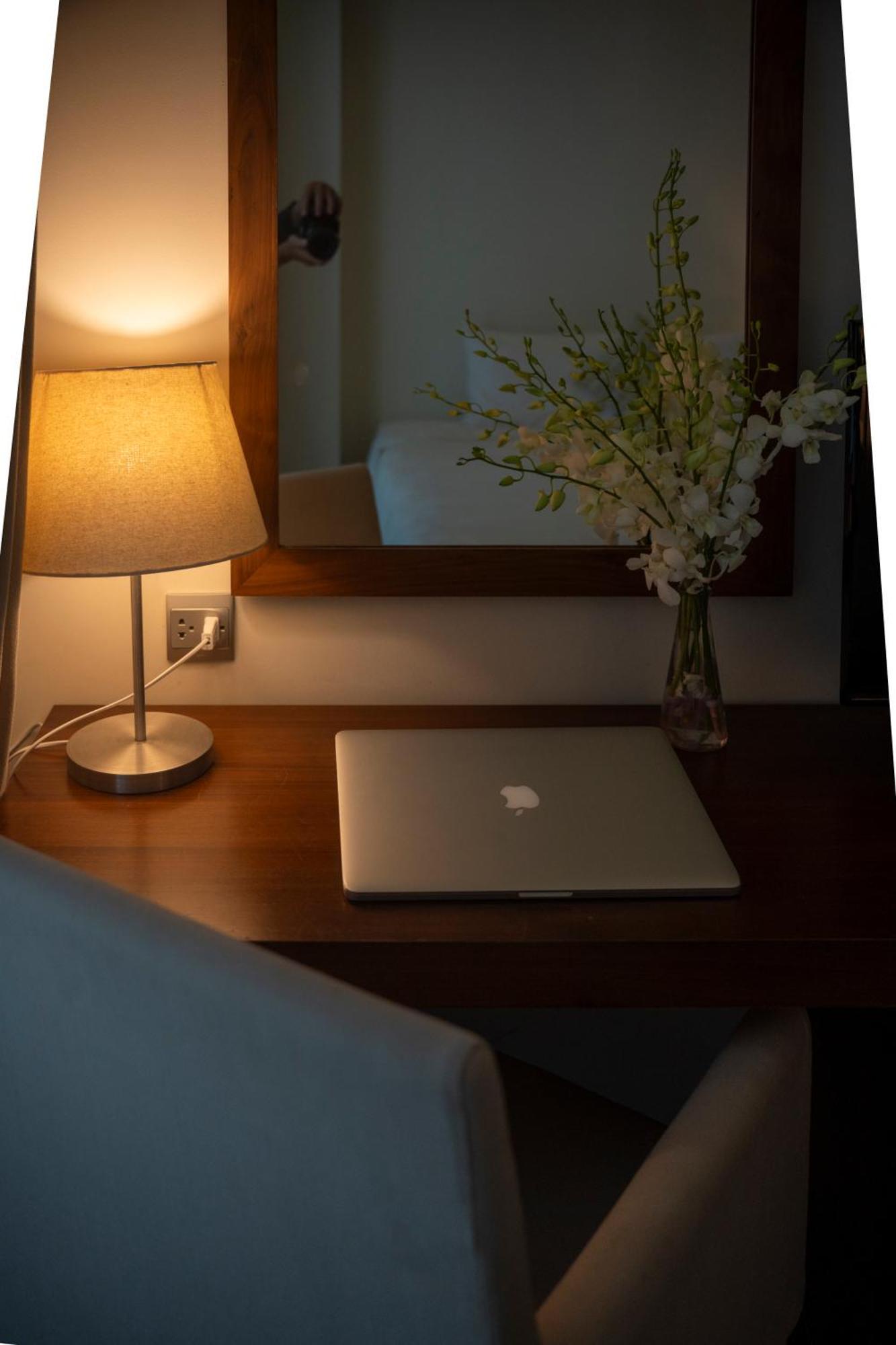 Apartment 2 Bed By Ala Carte Da Nang-my Khe Beach,balcony Sea View,rooftop Pool, Pickup Airport *