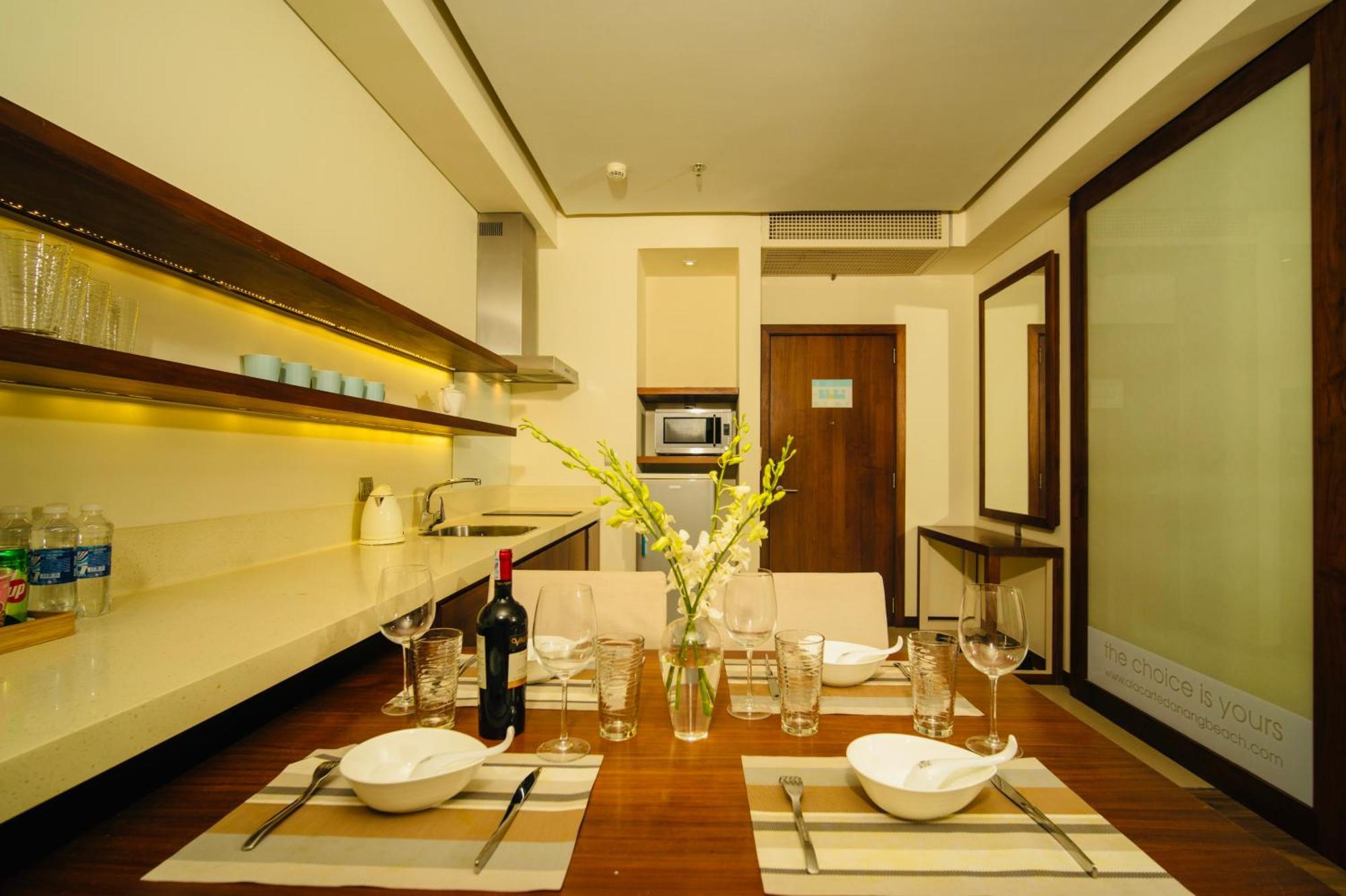Apartment 2 Bed By Ala Carte Da Nang-my Khe Beach,balcony Sea View,rooftop Pool, Pickup Airport Da Nang